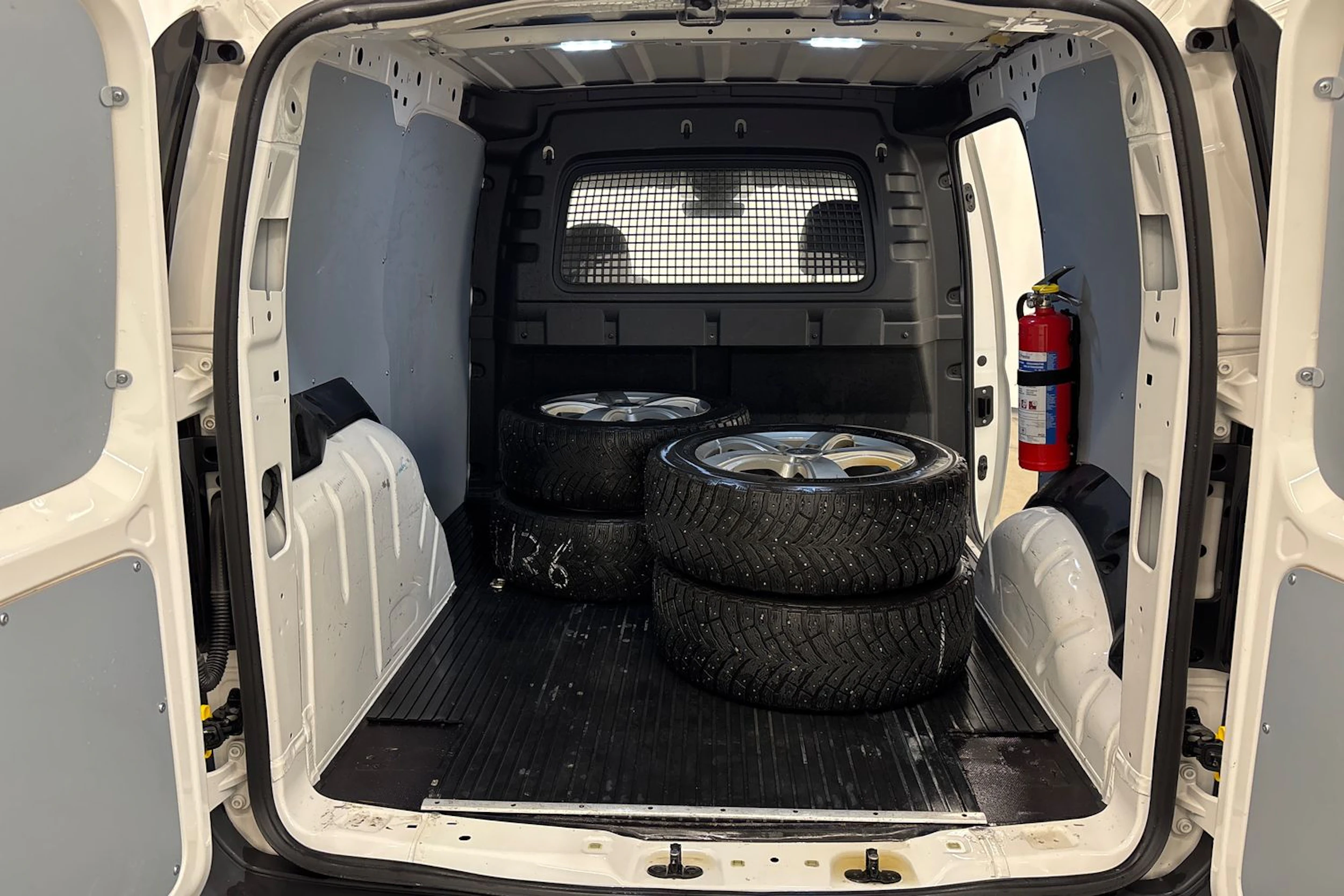 valkoinen Volkswagen Caddy 2021 kuva 24.