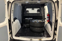 valkoinen Volkswagen Caddy 2021 kuva 24.