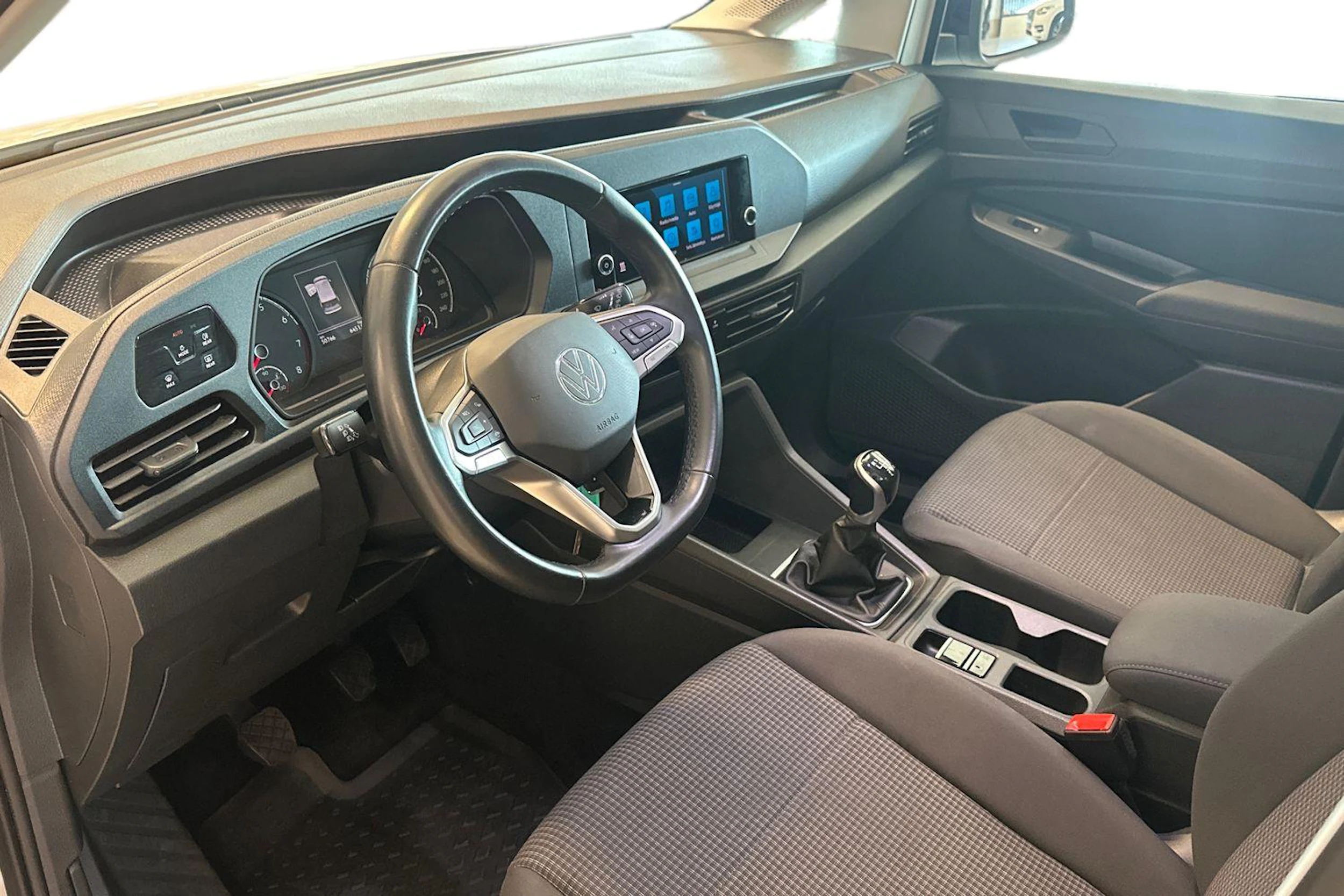 valkoinen Volkswagen Caddy 2021 kuva 3.