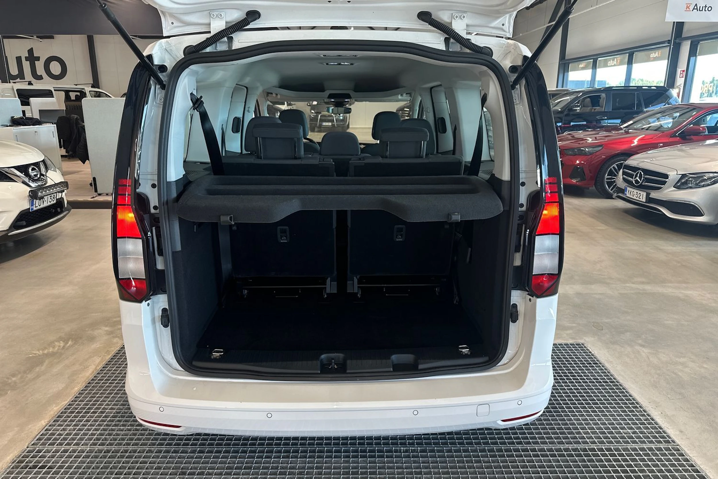 valkoinen Volkswagen Caddy 2021 kuva 6.