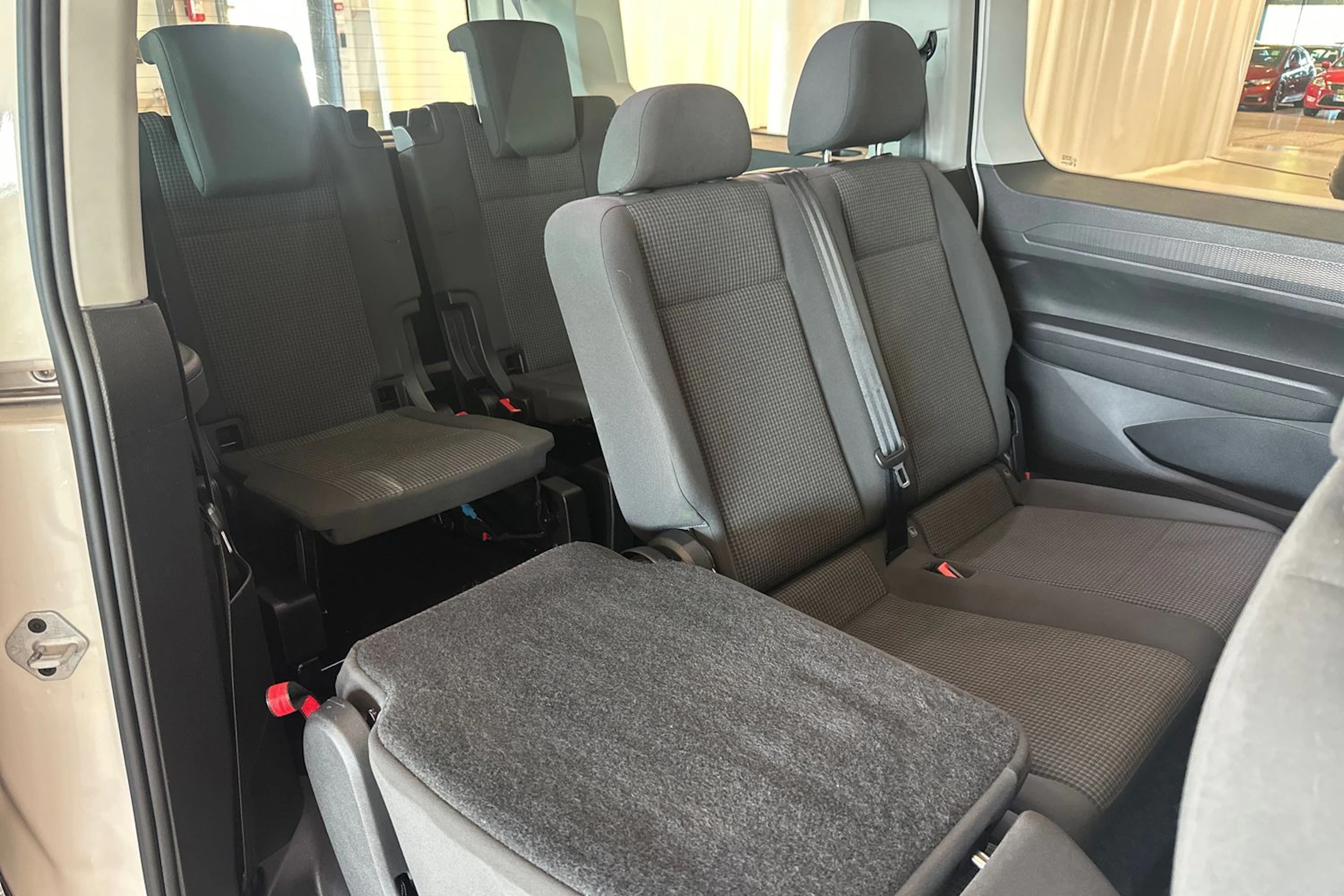 valkoinen Volkswagen Caddy 2021 kuva 7.