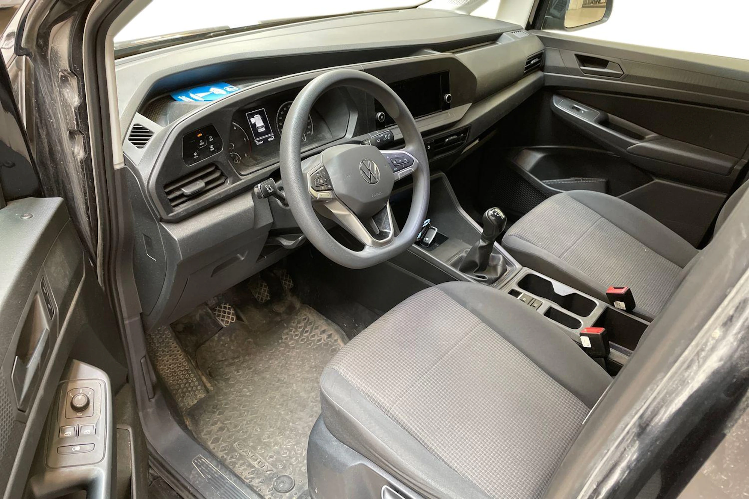 musta Volkswagen Caddy 2021 kuva 3.