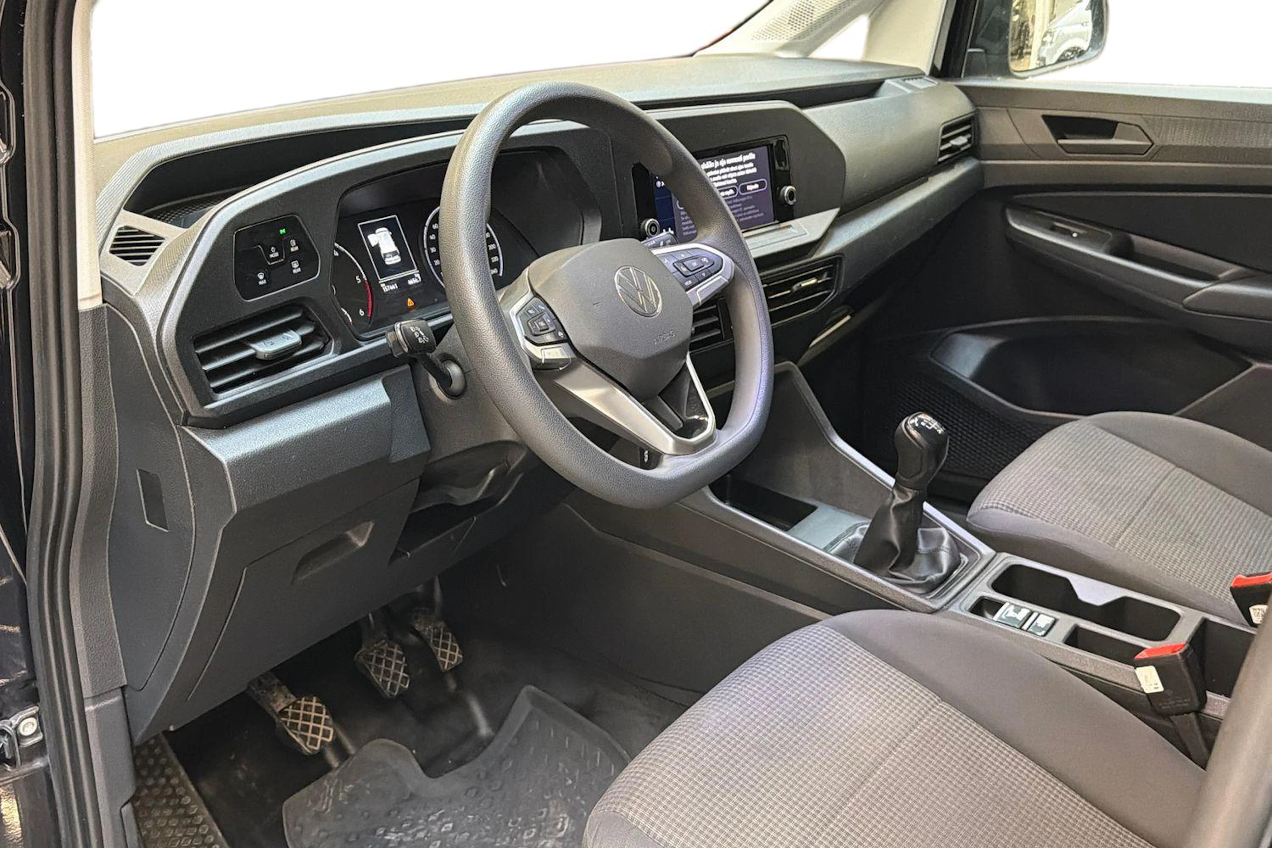 musta Volkswagen Caddy 2021 kuva 8.