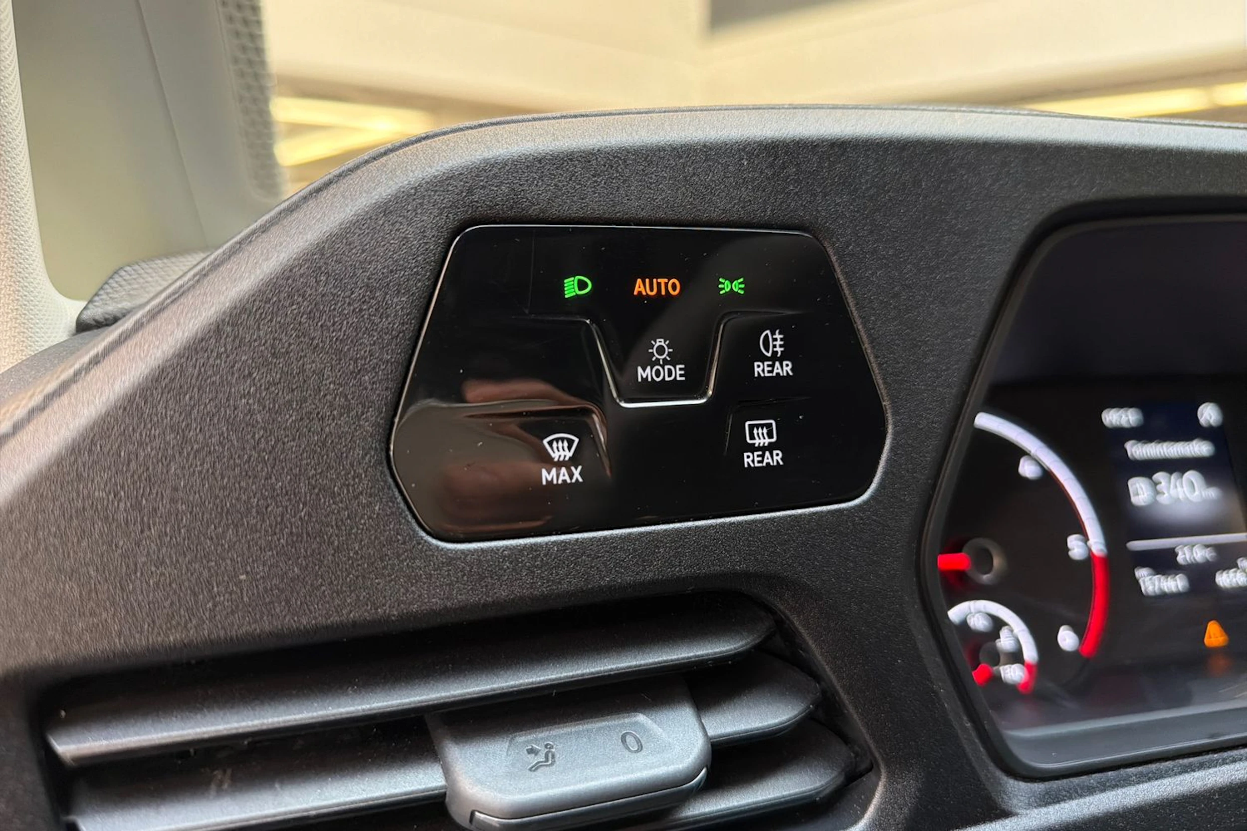 musta Volkswagen Caddy 2021 kuva 20.