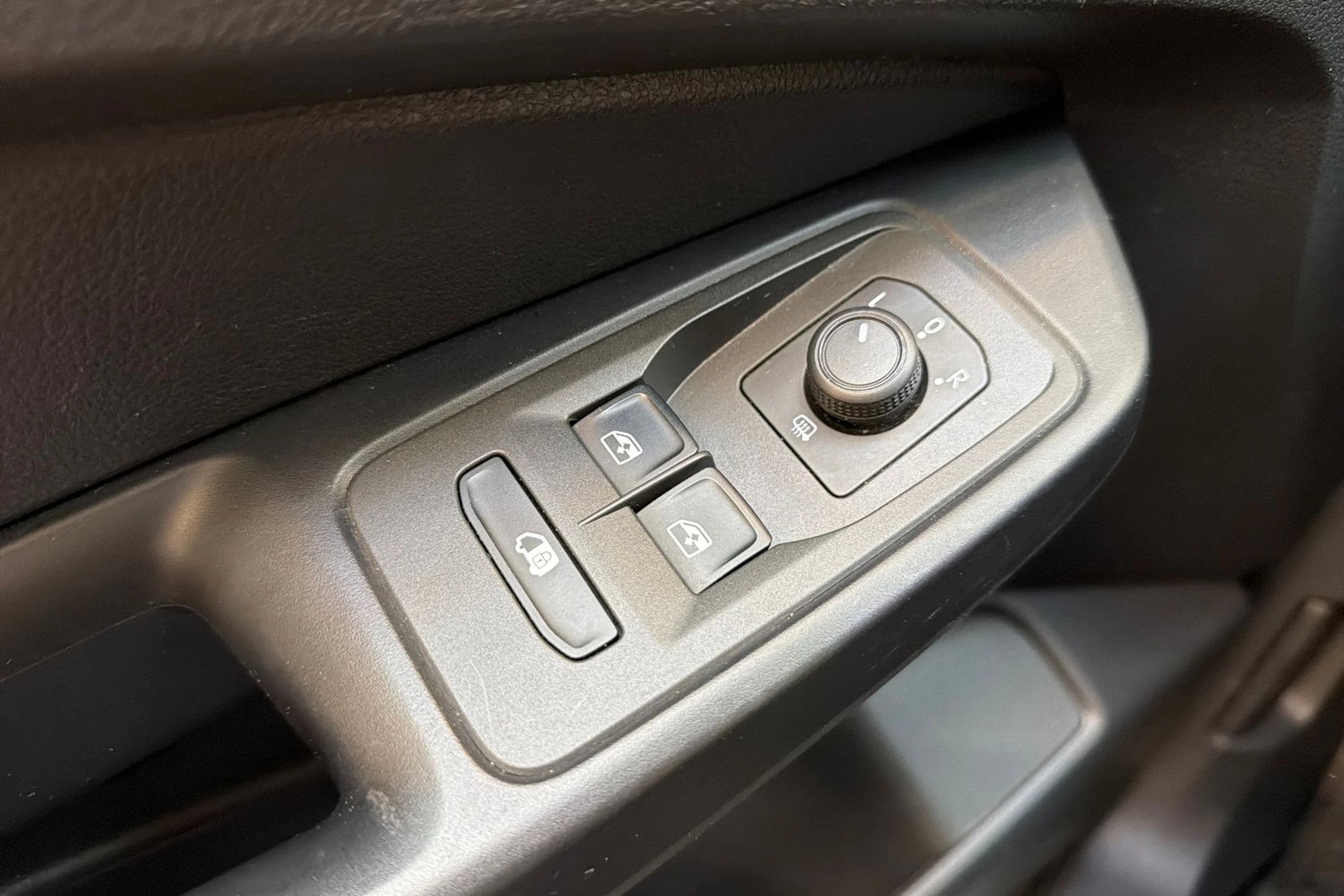 musta Volkswagen Caddy 2021 kuva 21.