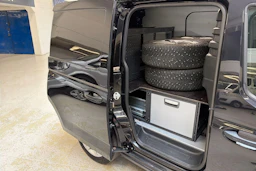 musta Volkswagen Caddy 2021 kuva 23.