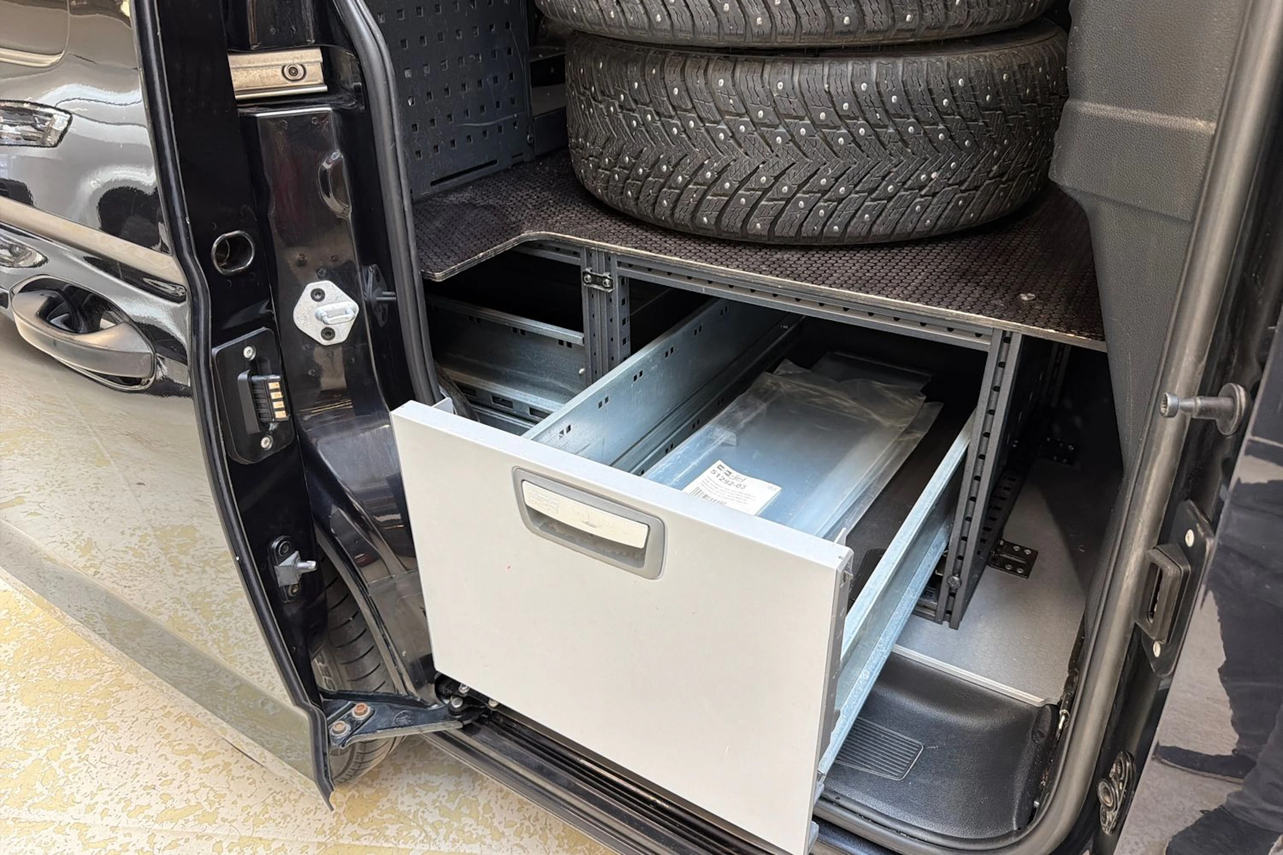 musta Volkswagen Caddy 2021 kuva 24.
