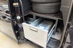 musta Volkswagen Caddy 2021 kuva 24.