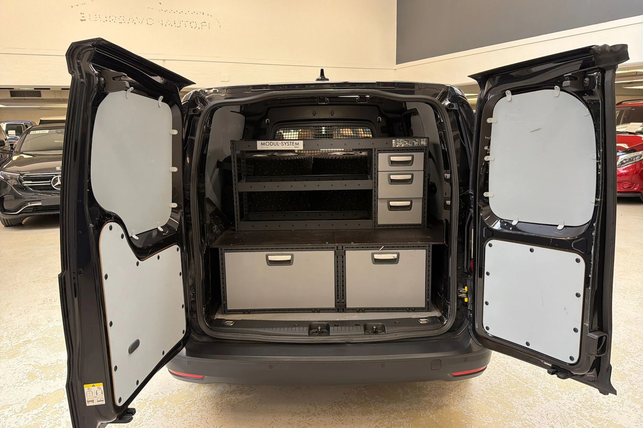musta Volkswagen Caddy 2021 kuva 26.
