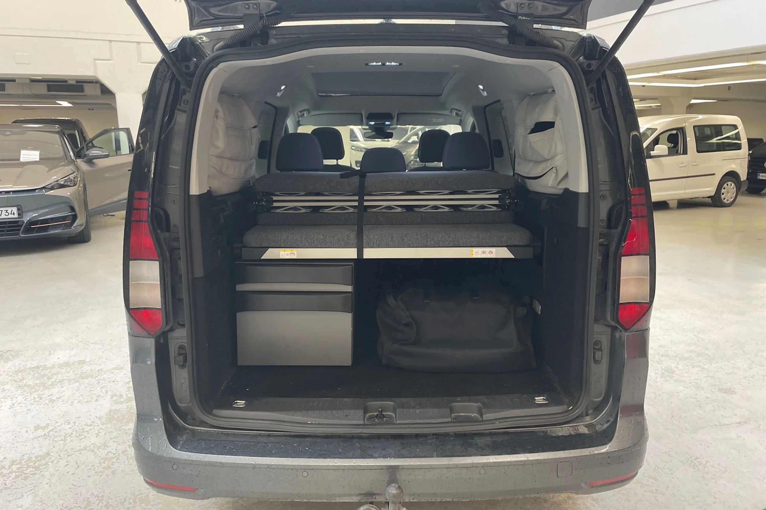 harmaa Volkswagen Caddy 2021 kuva 5.