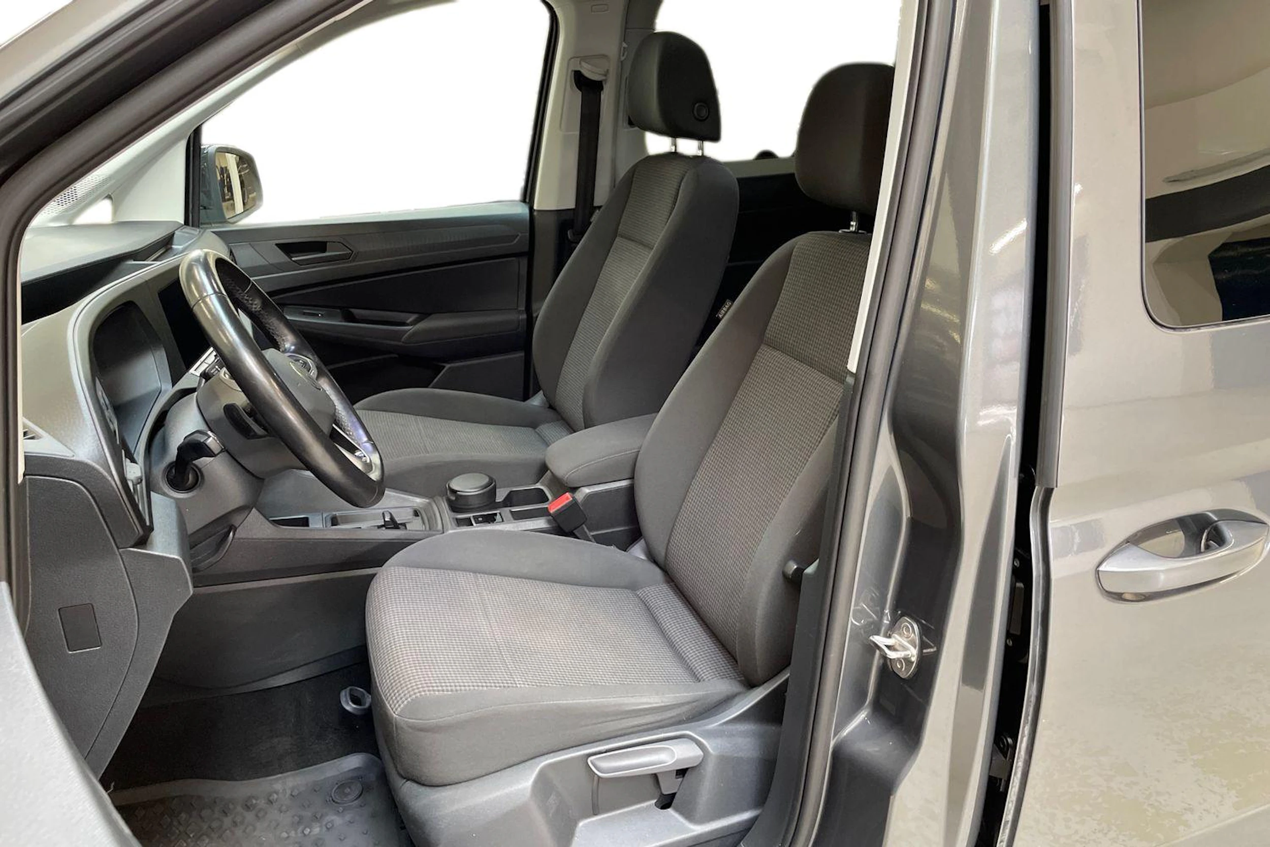 harmaa Volkswagen Caddy Maxi 2021 kuva 8.