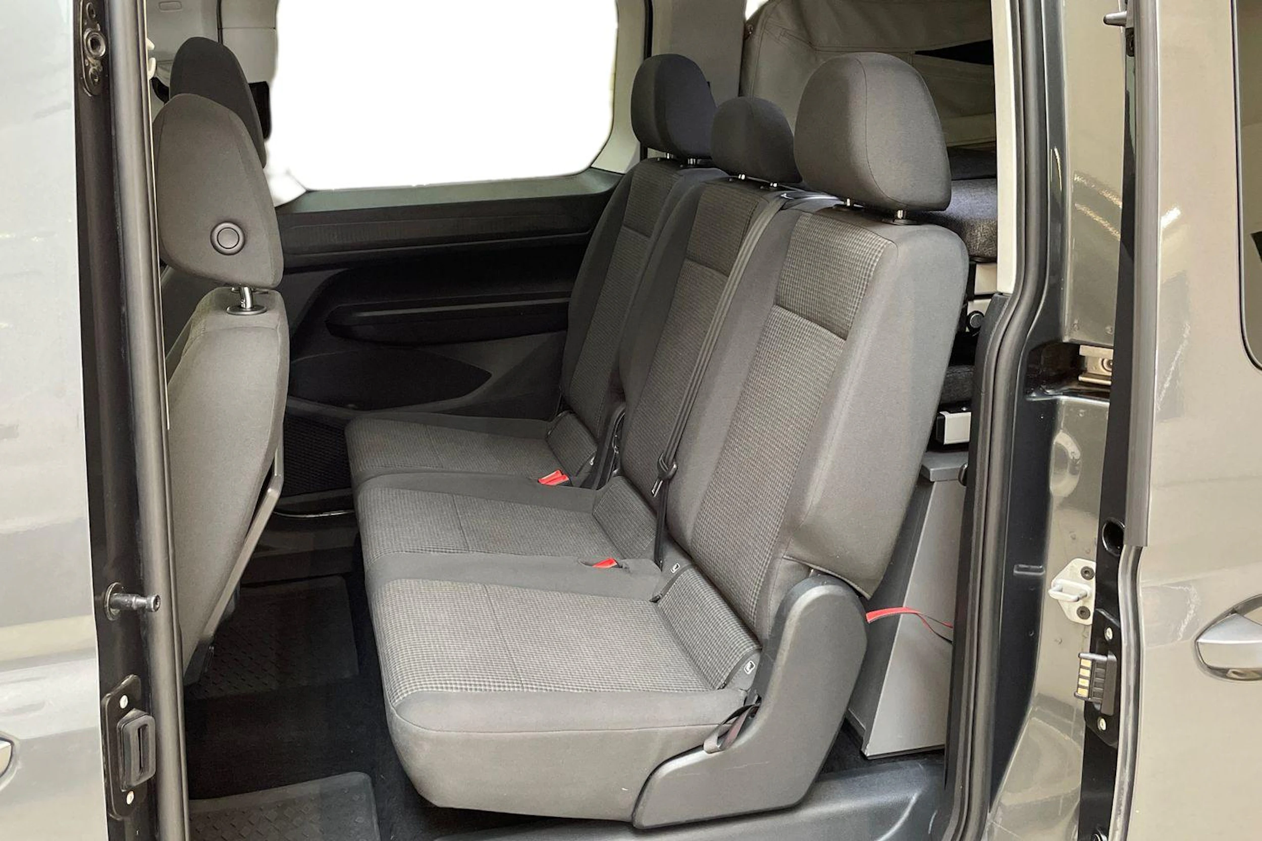 harmaa Volkswagen Caddy Maxi 2021 kuva 11.