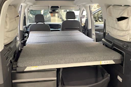 harmaa Volkswagen Caddy Maxi 2021 kuva 26.