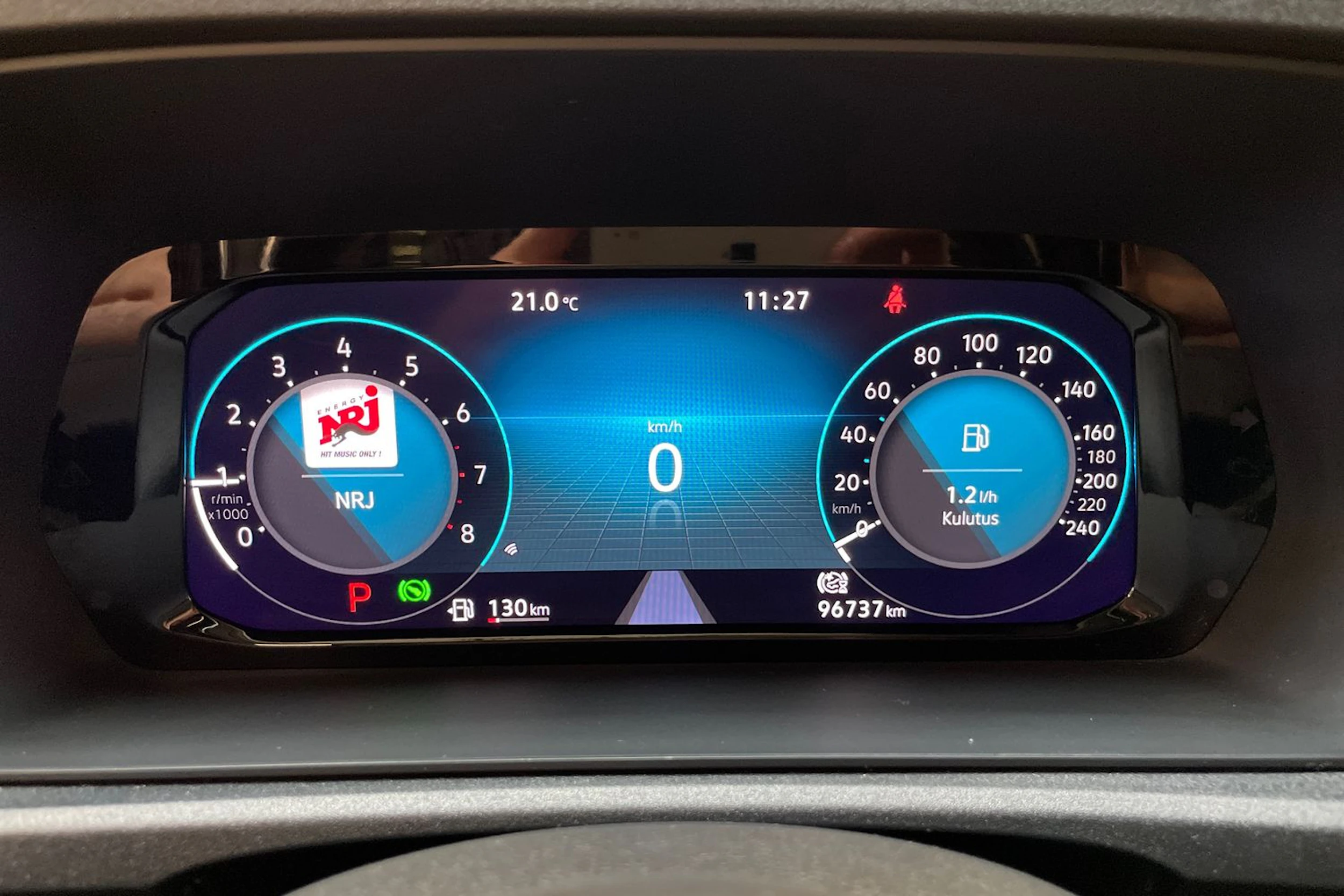 harmaa Volkswagen Caddy Maxi 2021 kuva 30.