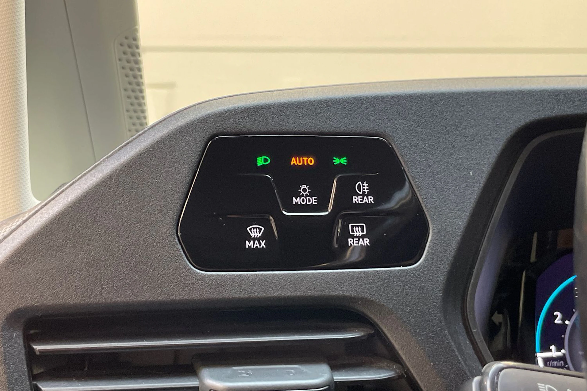harmaa Volkswagen Caddy Maxi 2021 kuva 40.