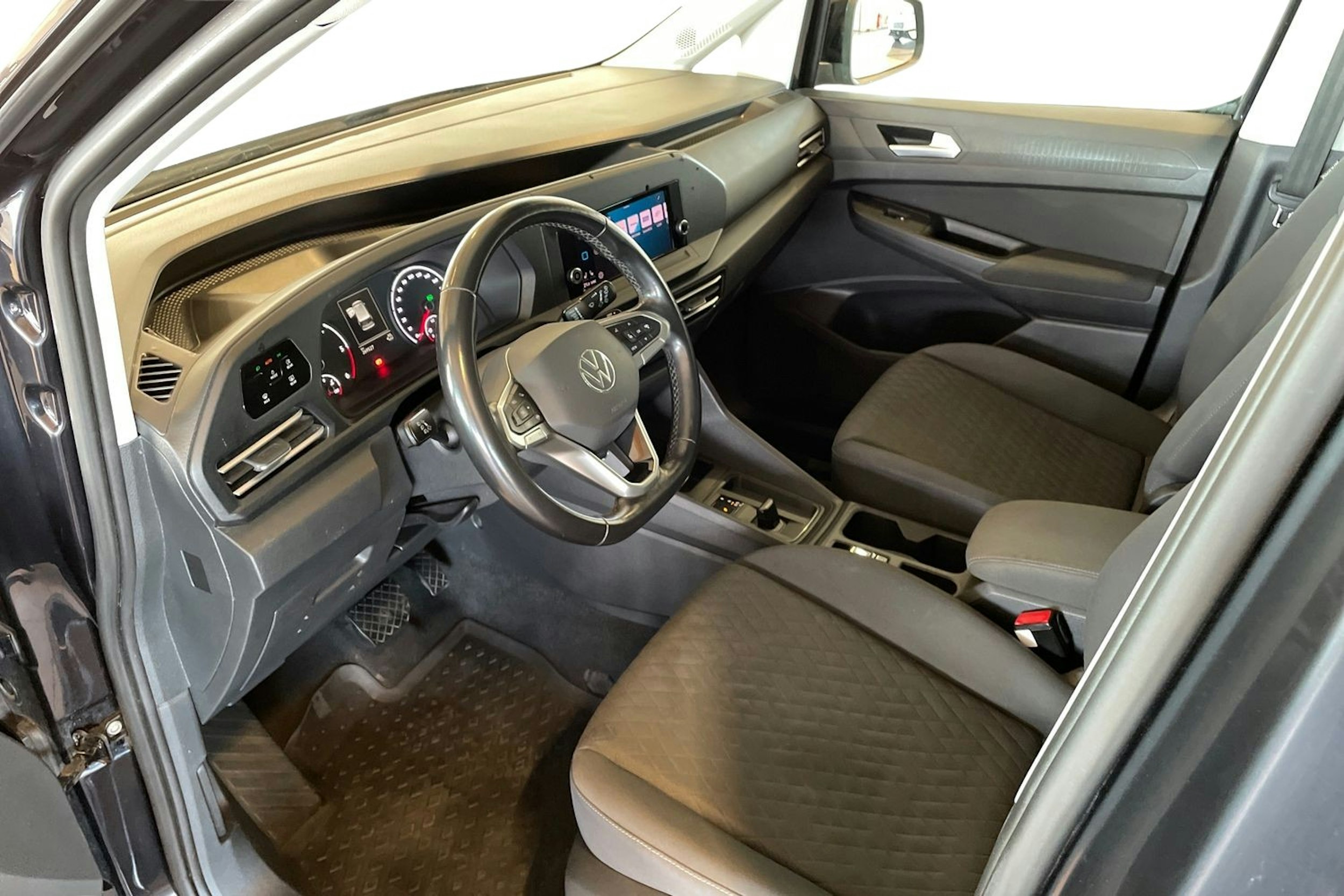 Musta Volkswagen CADDY 2021 kuva 7.