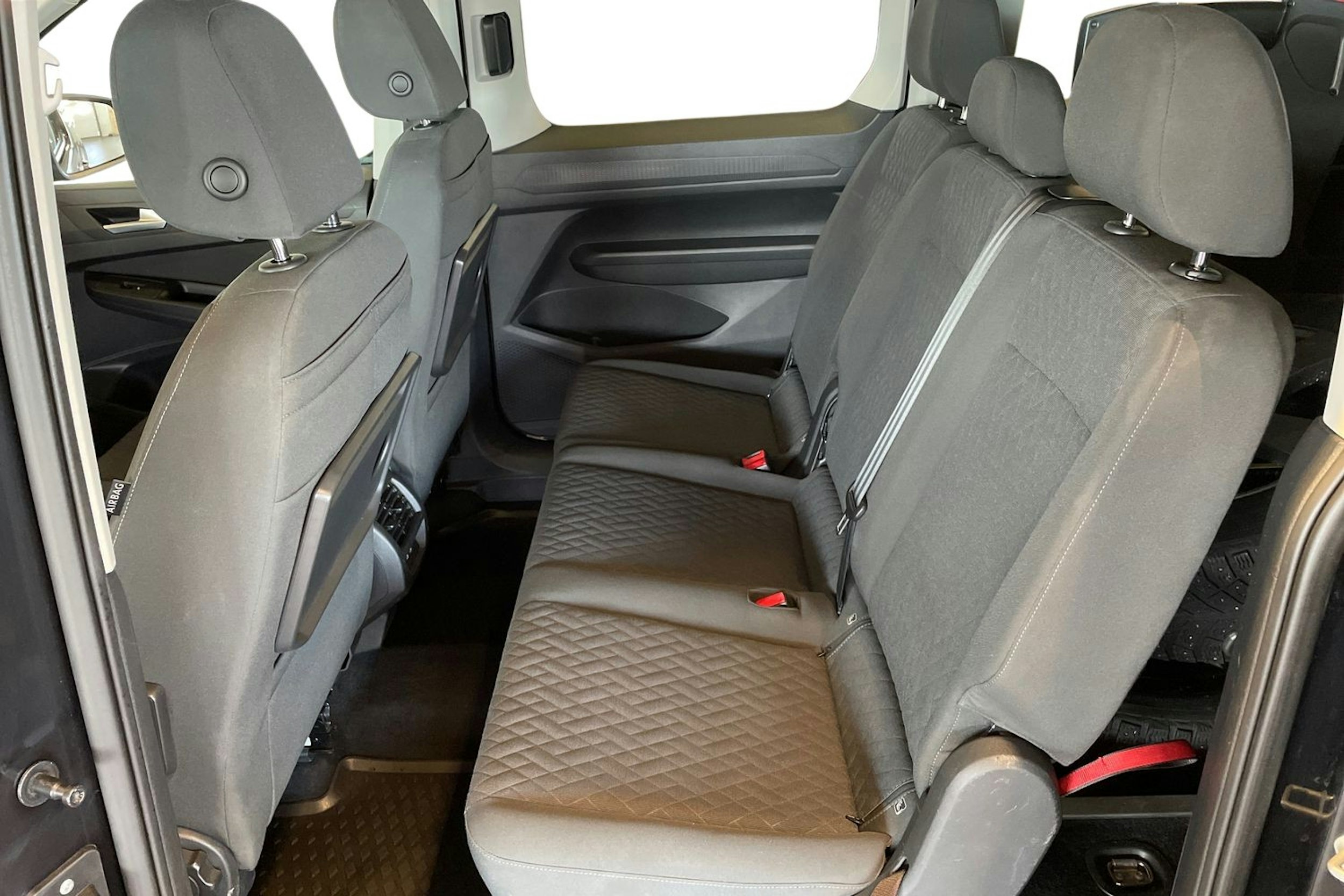 Musta Volkswagen CADDY 2021 kuva 10.