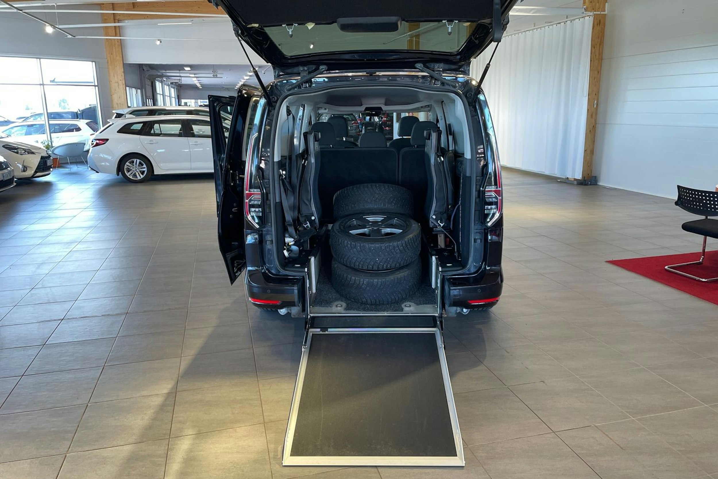 Musta Volkswagen CADDY 2021 kuva 19.