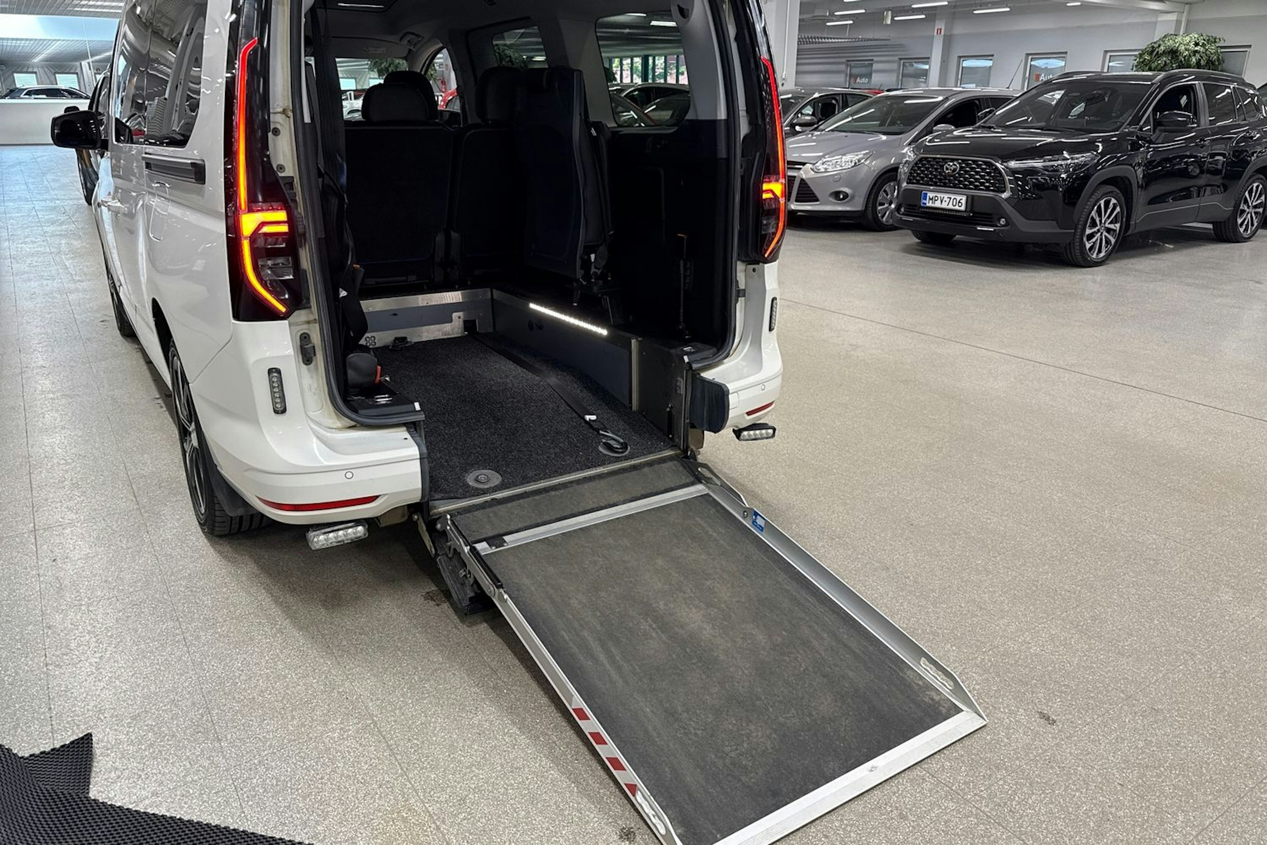 Valkoinen Volkswagen CADDY 2021 kuva 13.