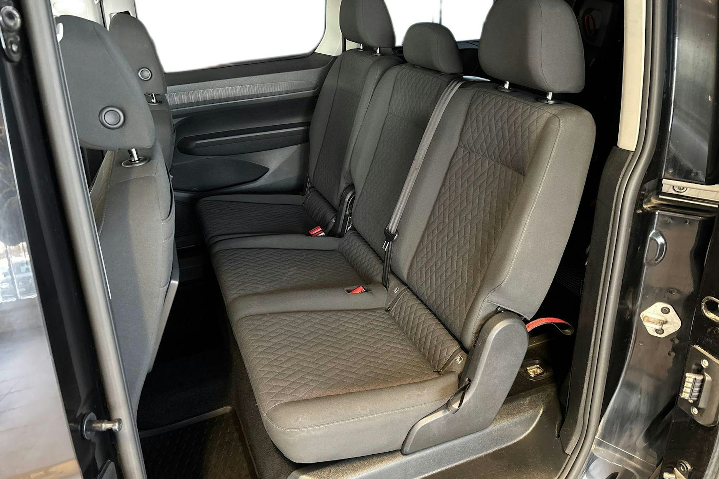 Musta Volkswagen CADDY 2021 kuva 11.