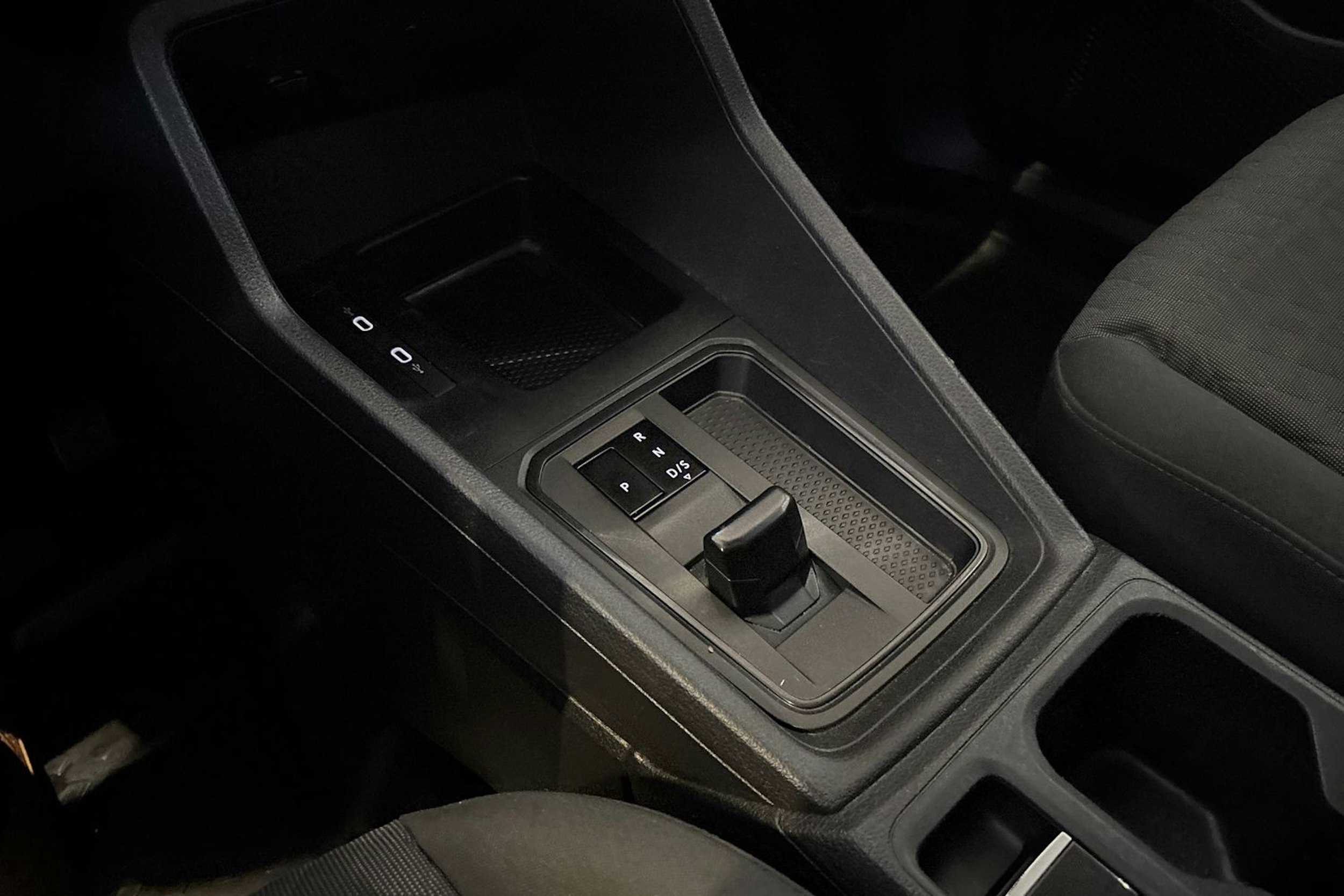 Musta Volkswagen CADDY 2021 kuva 18.