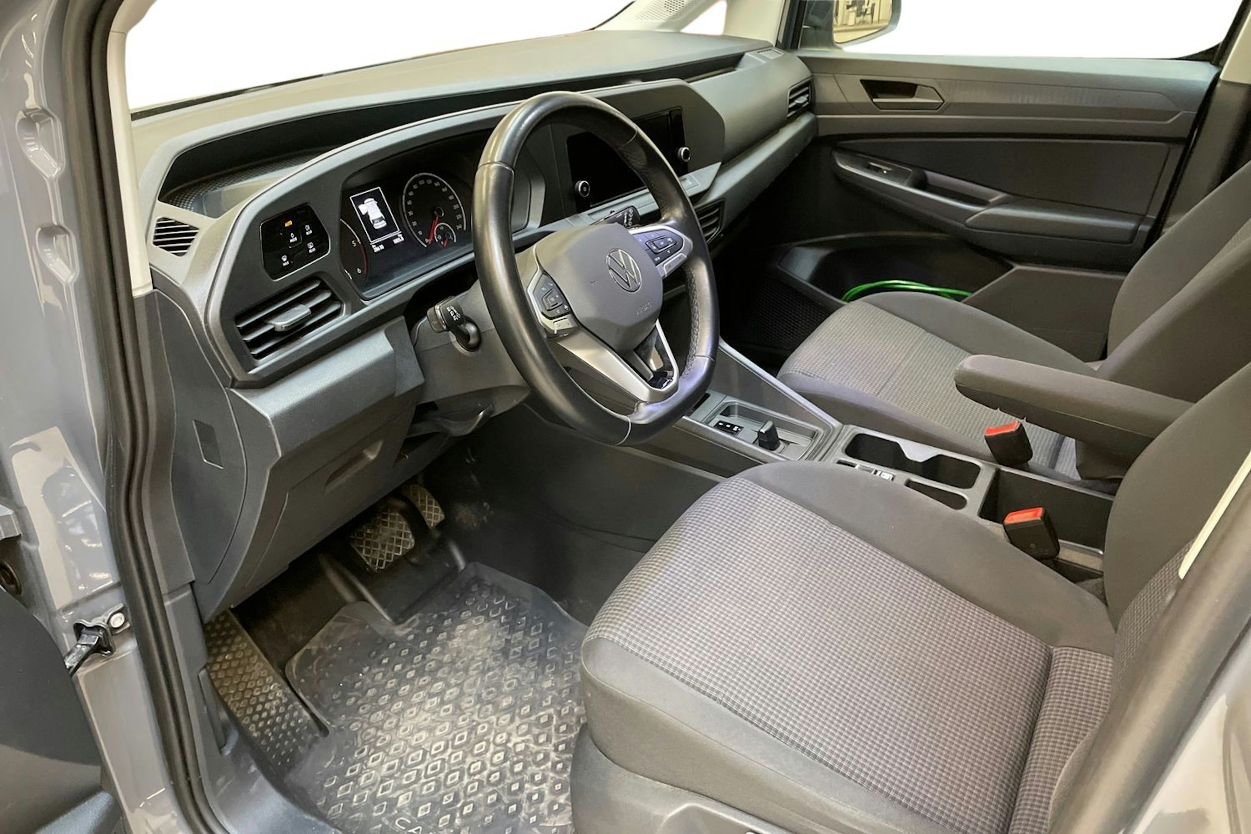 harmaa Volkswagen Caddy 2021 kuva 3.