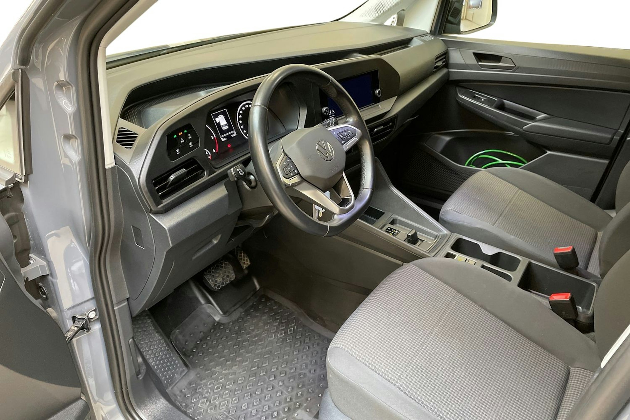 harmaa Volkswagen Caddy 2021 kuva 7.