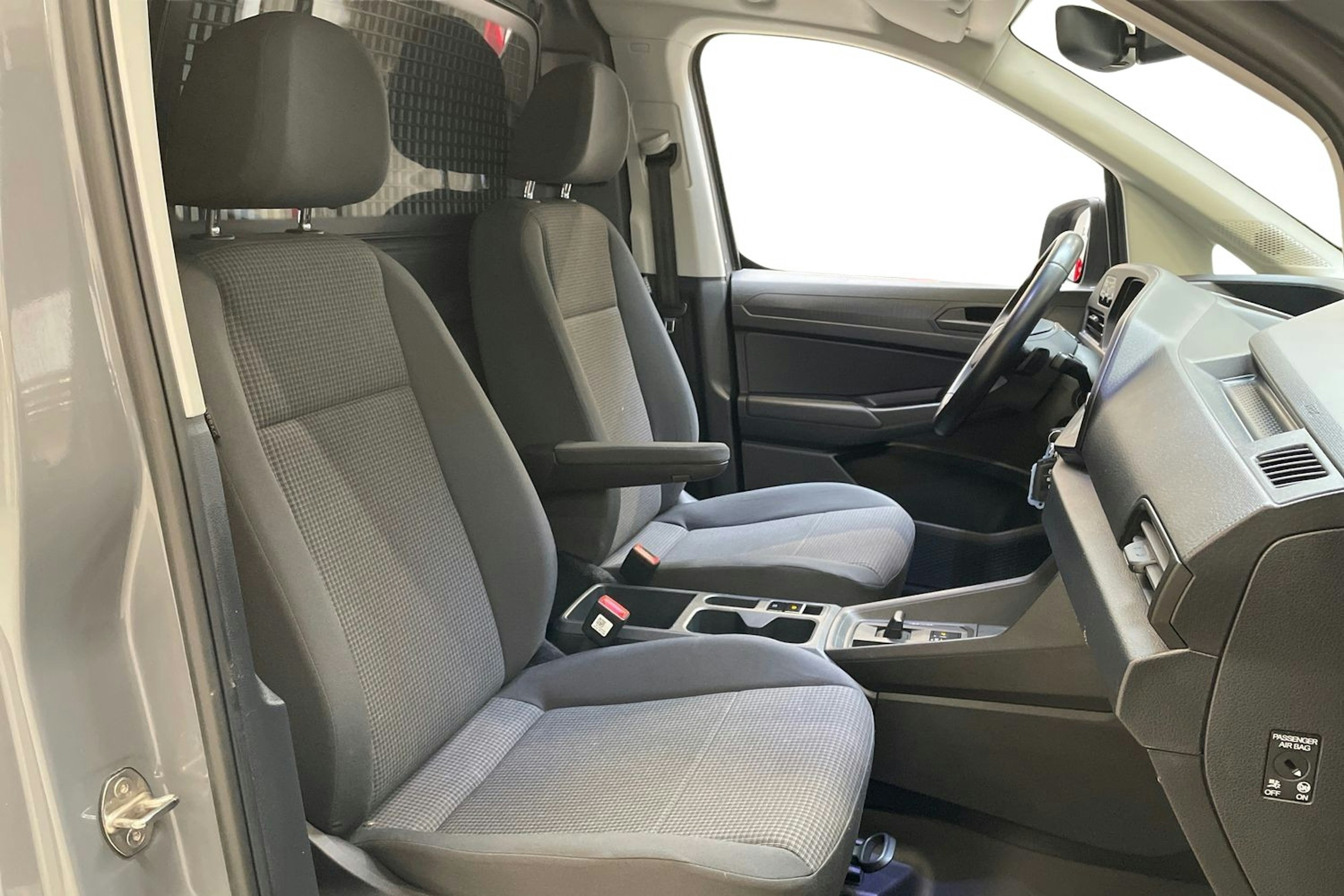 harmaa Volkswagen Caddy 2021 kuva 10.
