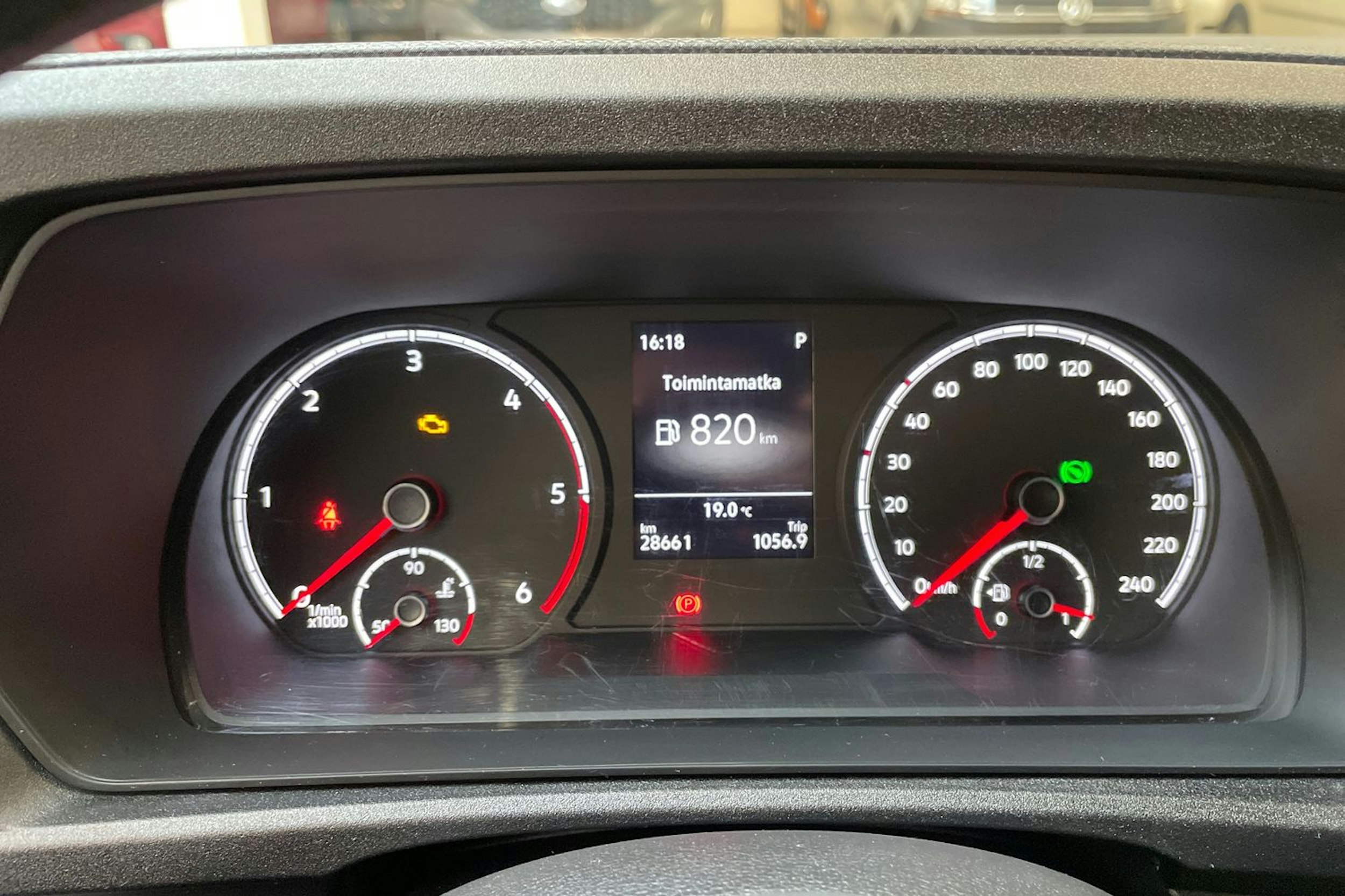 harmaa Volkswagen Caddy 2021 kuva 16.