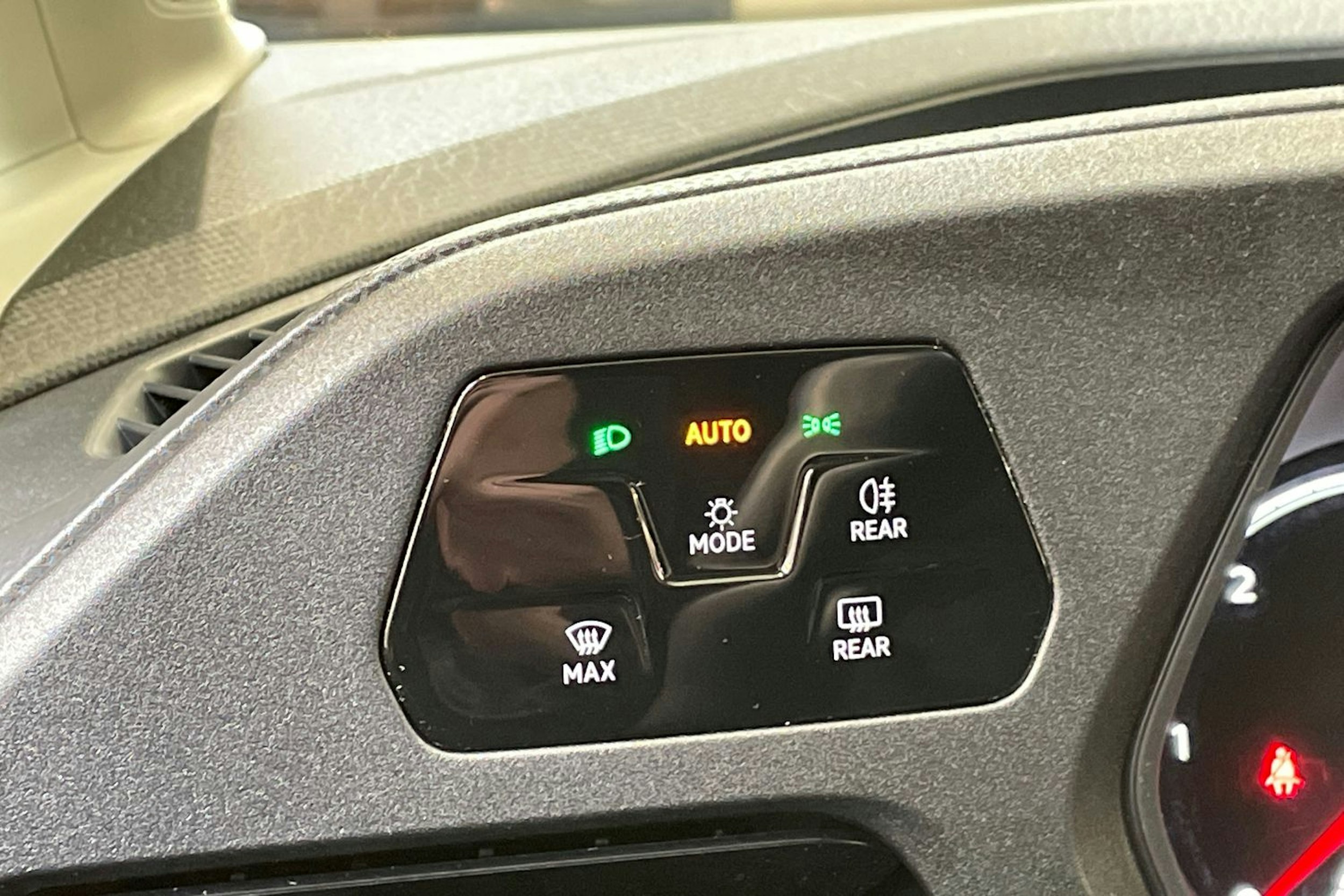 harmaa Volkswagen Caddy 2021 kuva 19.