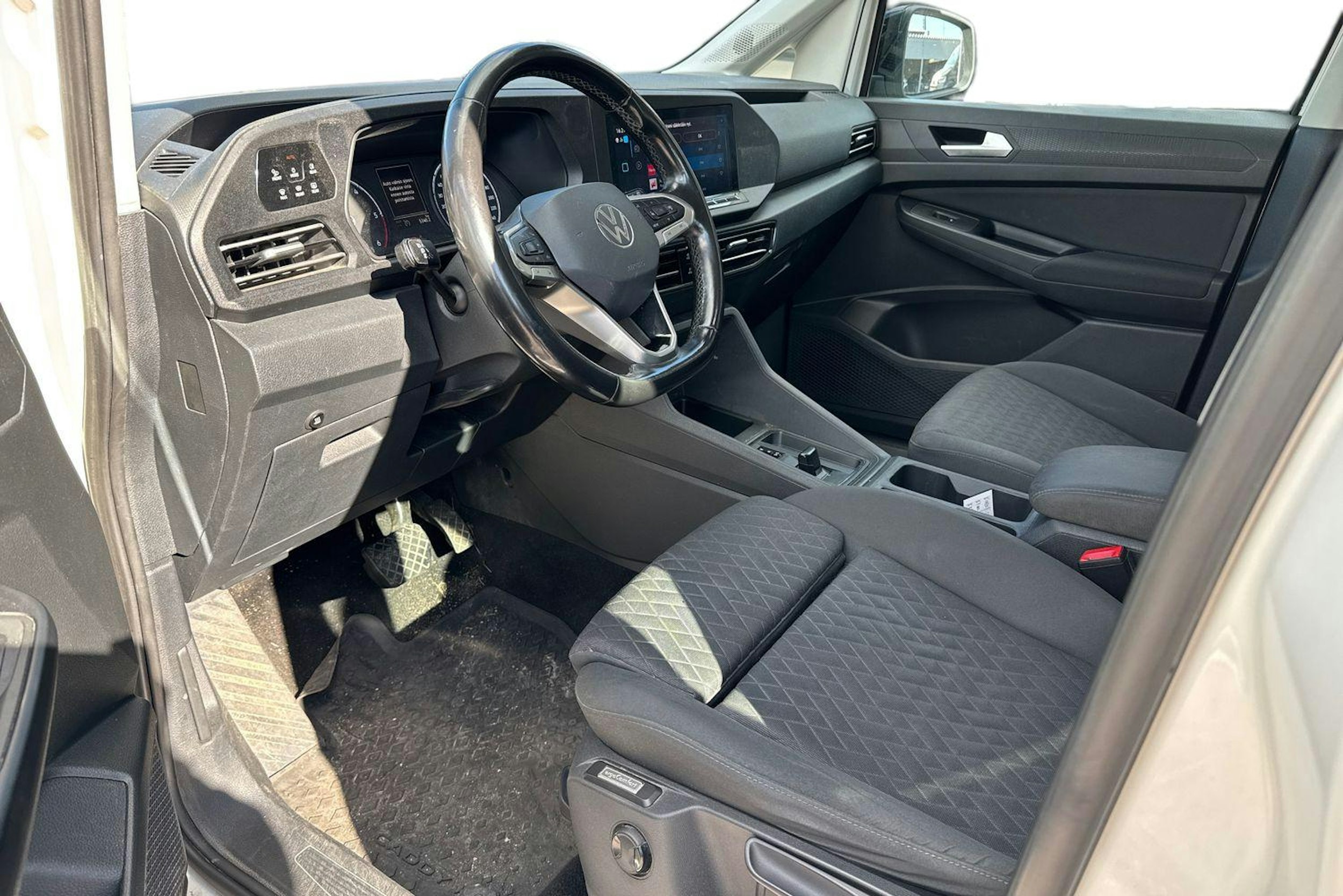 valkoinen Volkswagen Caddy 2021 kuva 3.