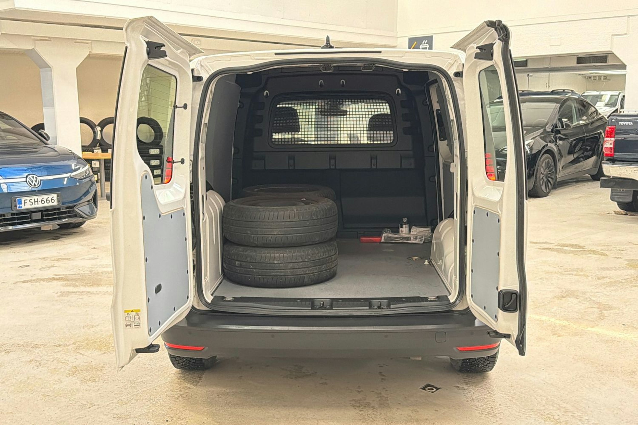 valkoinen Volkswagen Caddy 2021 kuva 22.