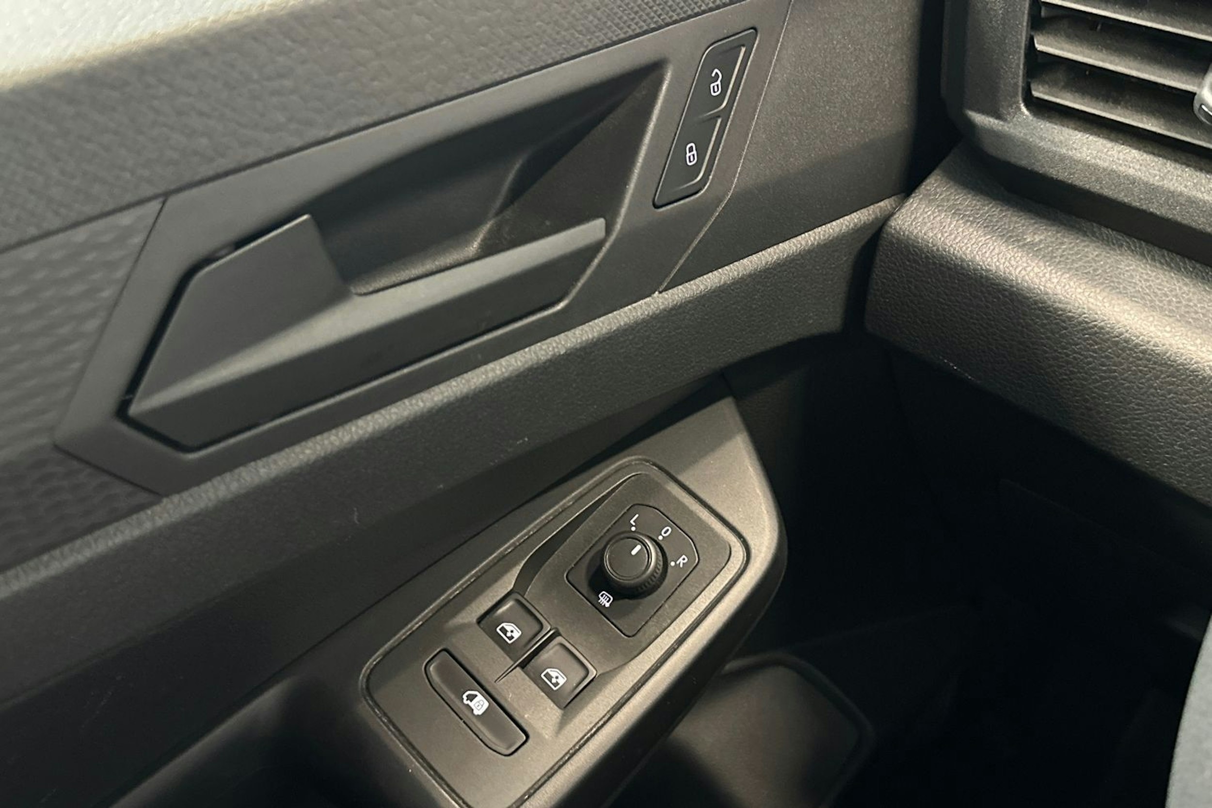 valkoinen Volkswagen Caddy 2021 kuva 13.