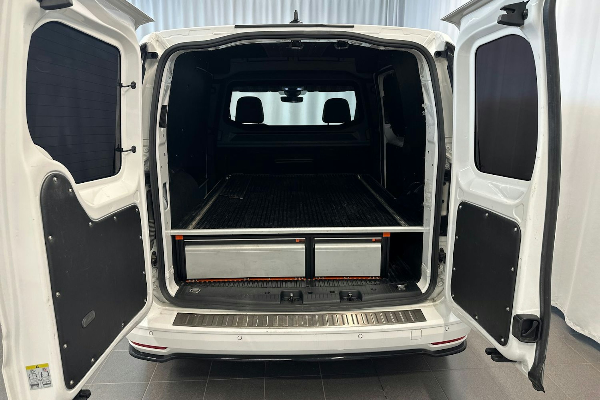 valkoinen Volkswagen Caddy 2021 kuva 25.