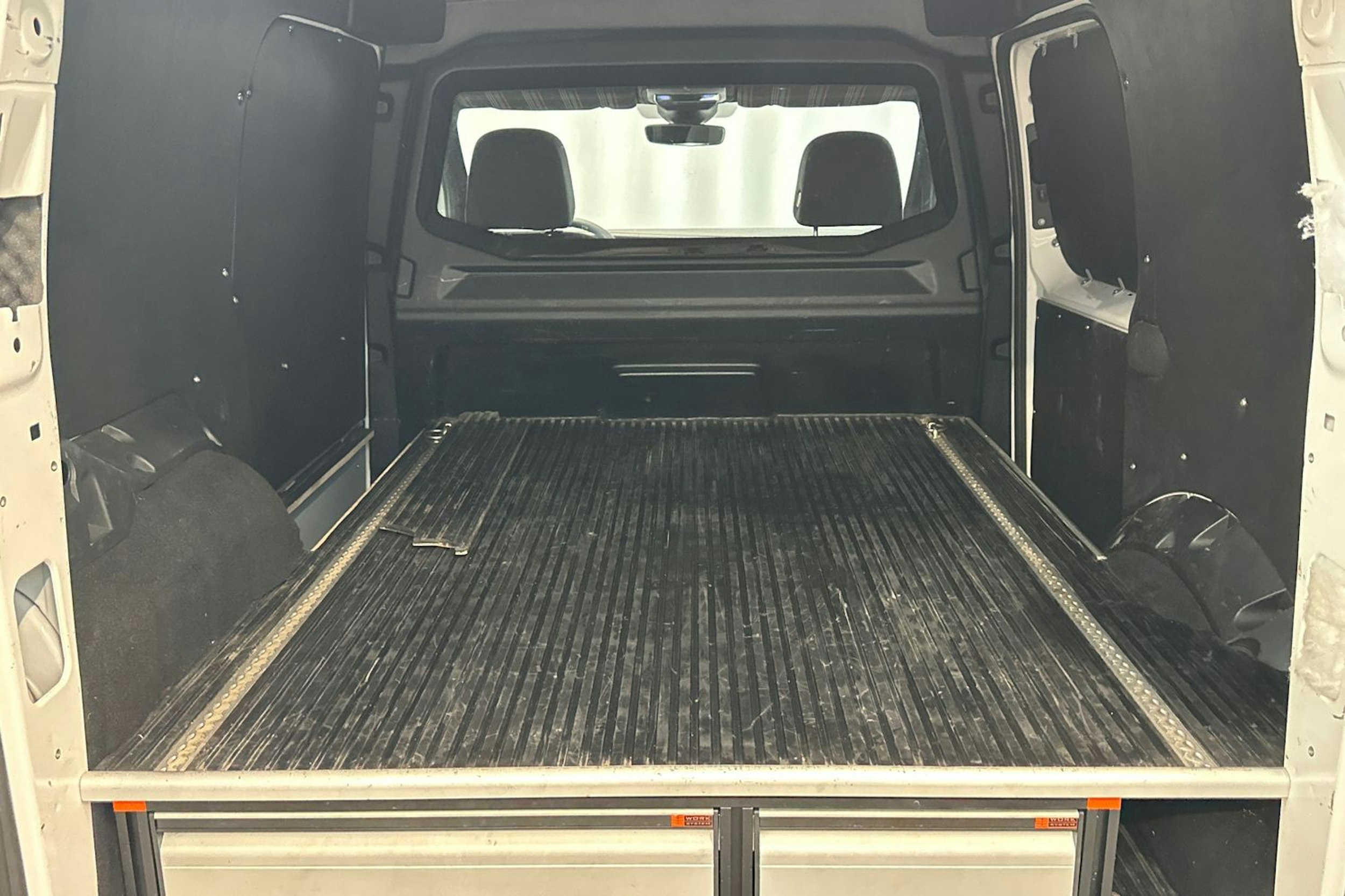 valkoinen Volkswagen Caddy 2021 kuva 26.