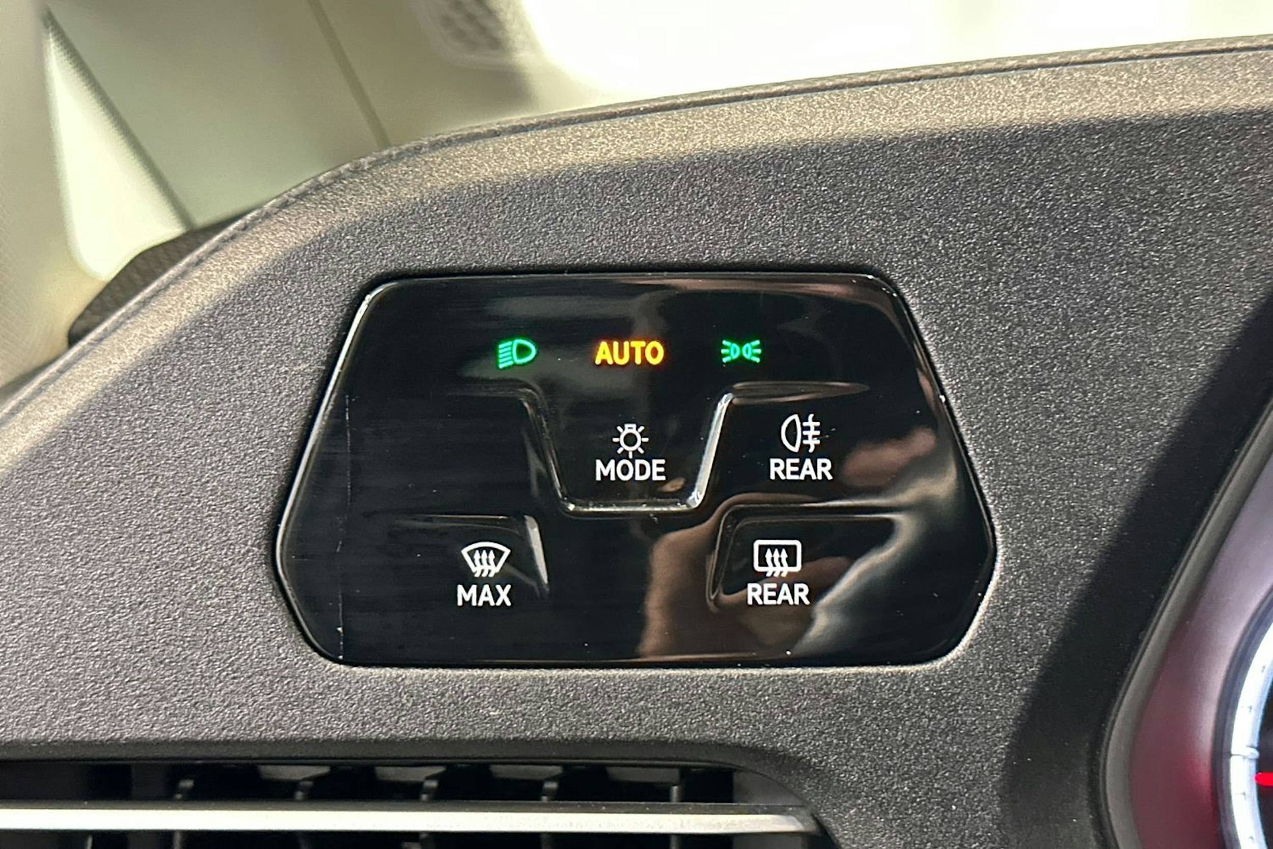 musta Volkswagen Caddy 2021 kuva 18.