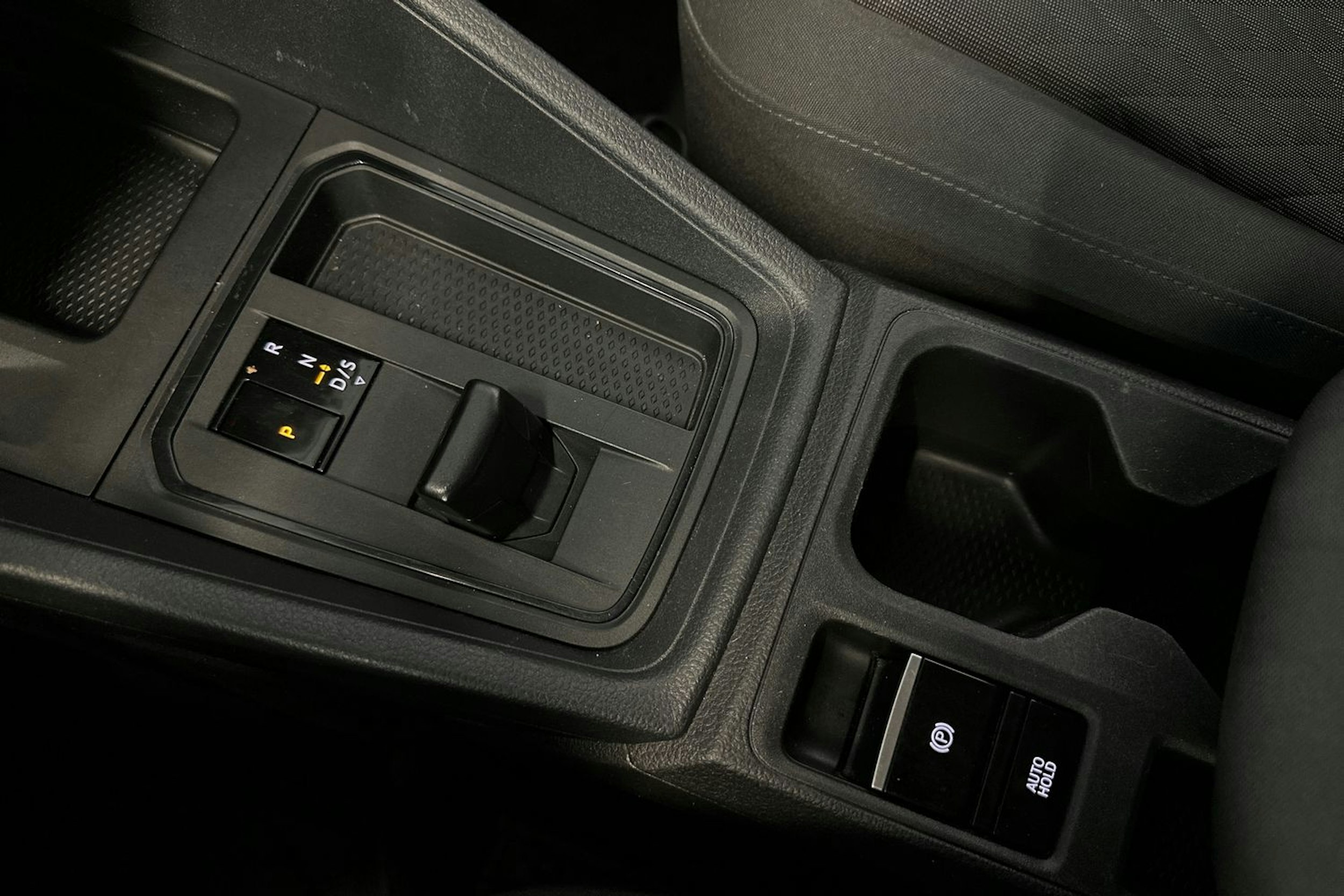 musta Volkswagen Caddy 2021 kuva 22.