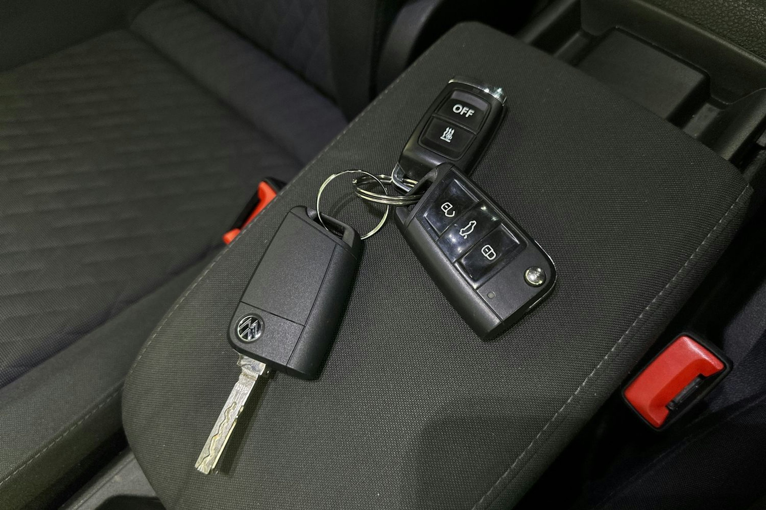 musta Volkswagen Caddy 2021 kuva 28.