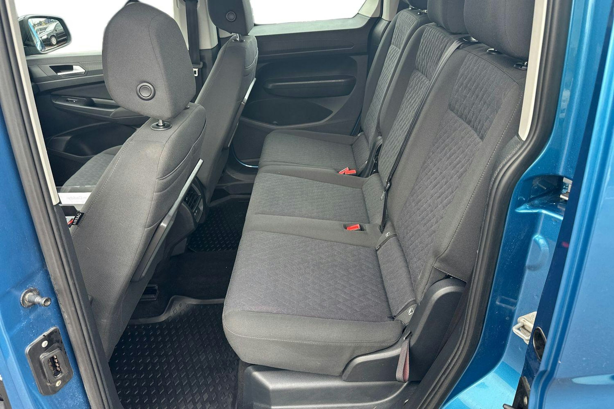 sininen Volkswagen Caddy 2021 kuva 10.