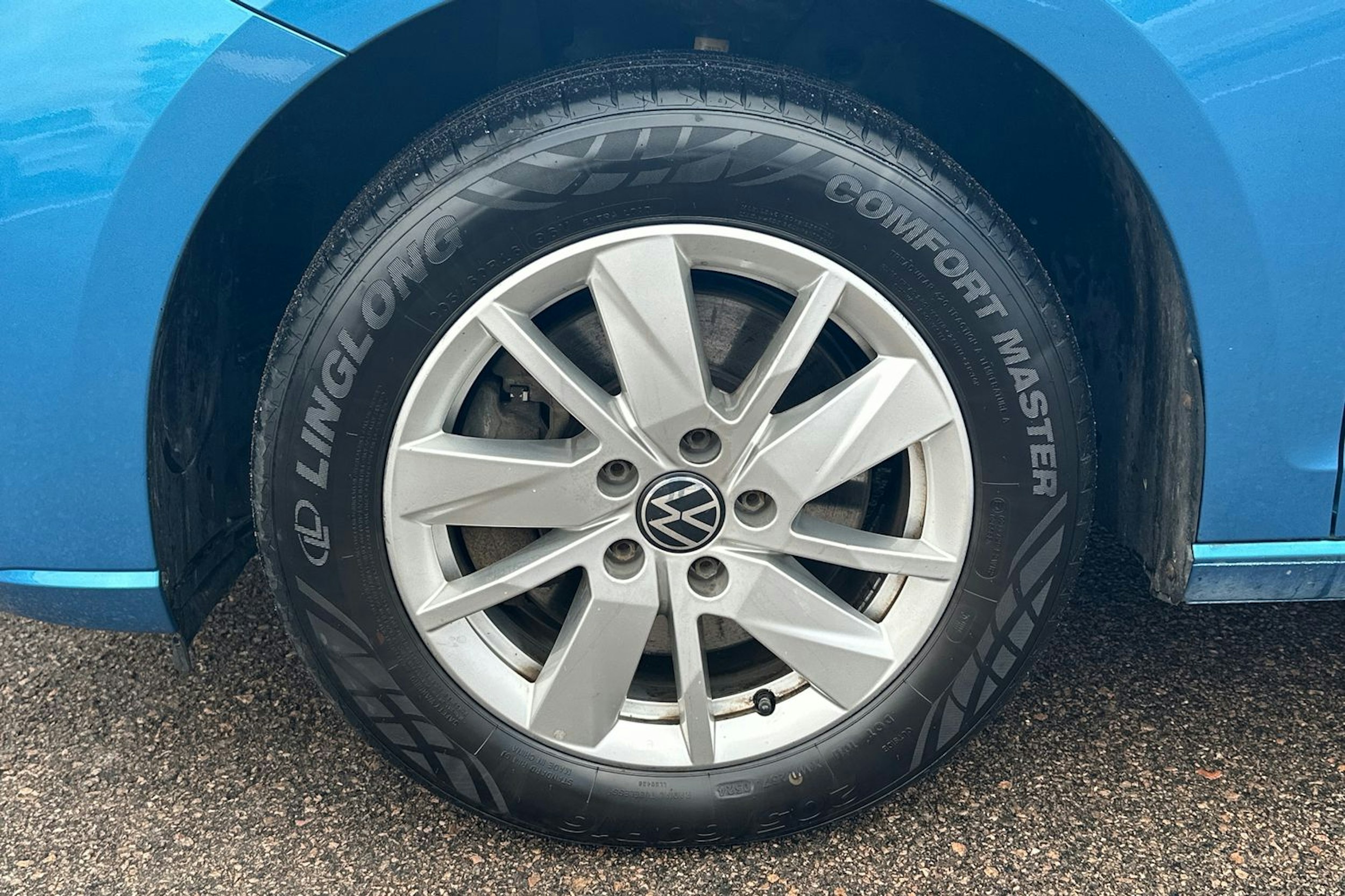 sininen Volkswagen Caddy 2021 kuva 11.