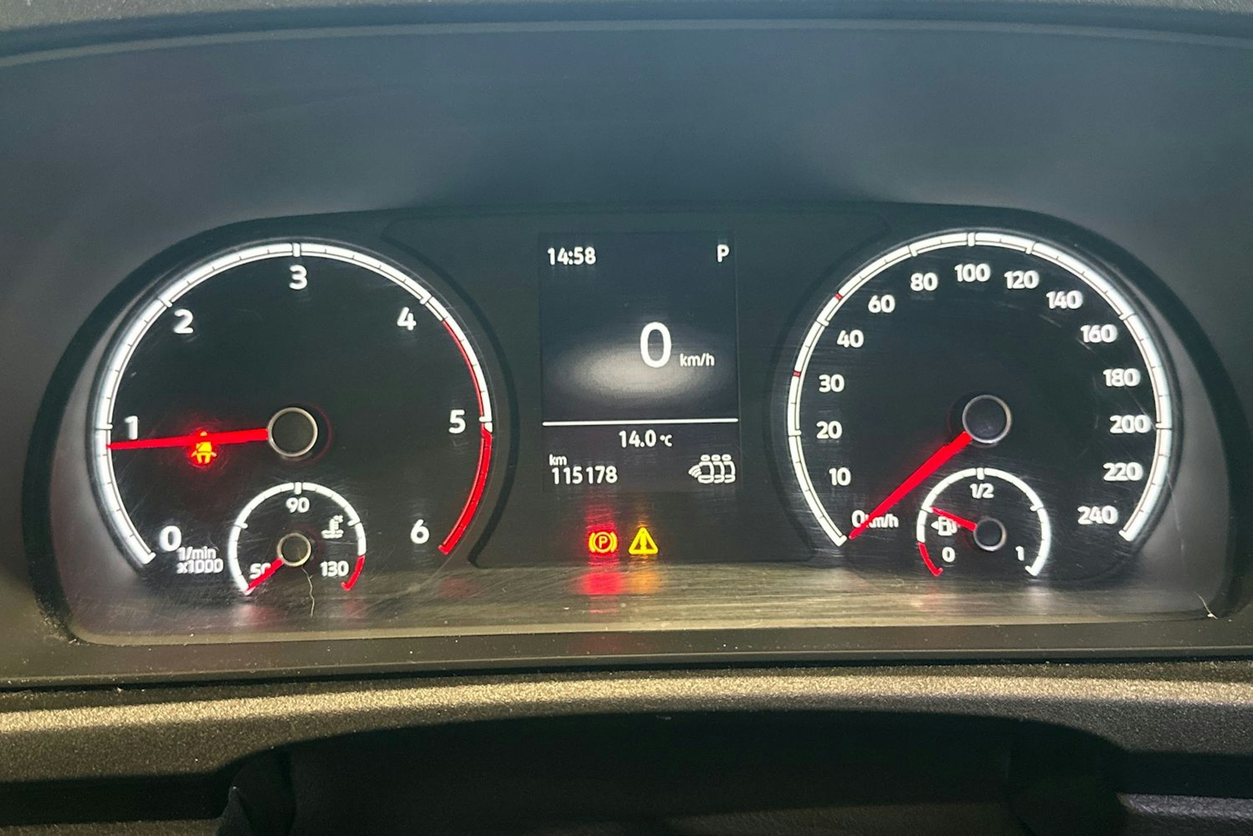 sininen Volkswagen Caddy 2021 kuva 28.