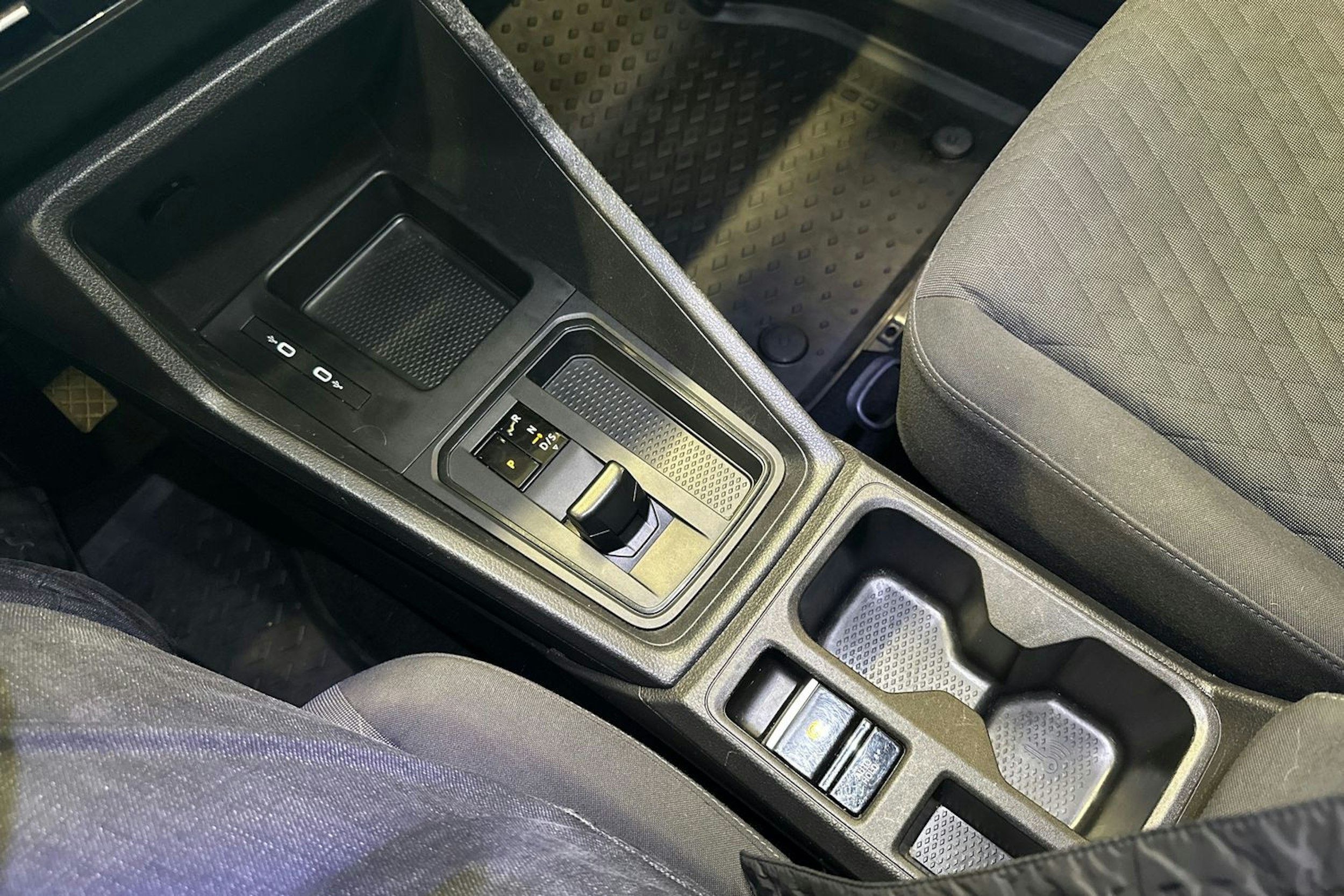 sininen Volkswagen Caddy 2021 kuva 32.