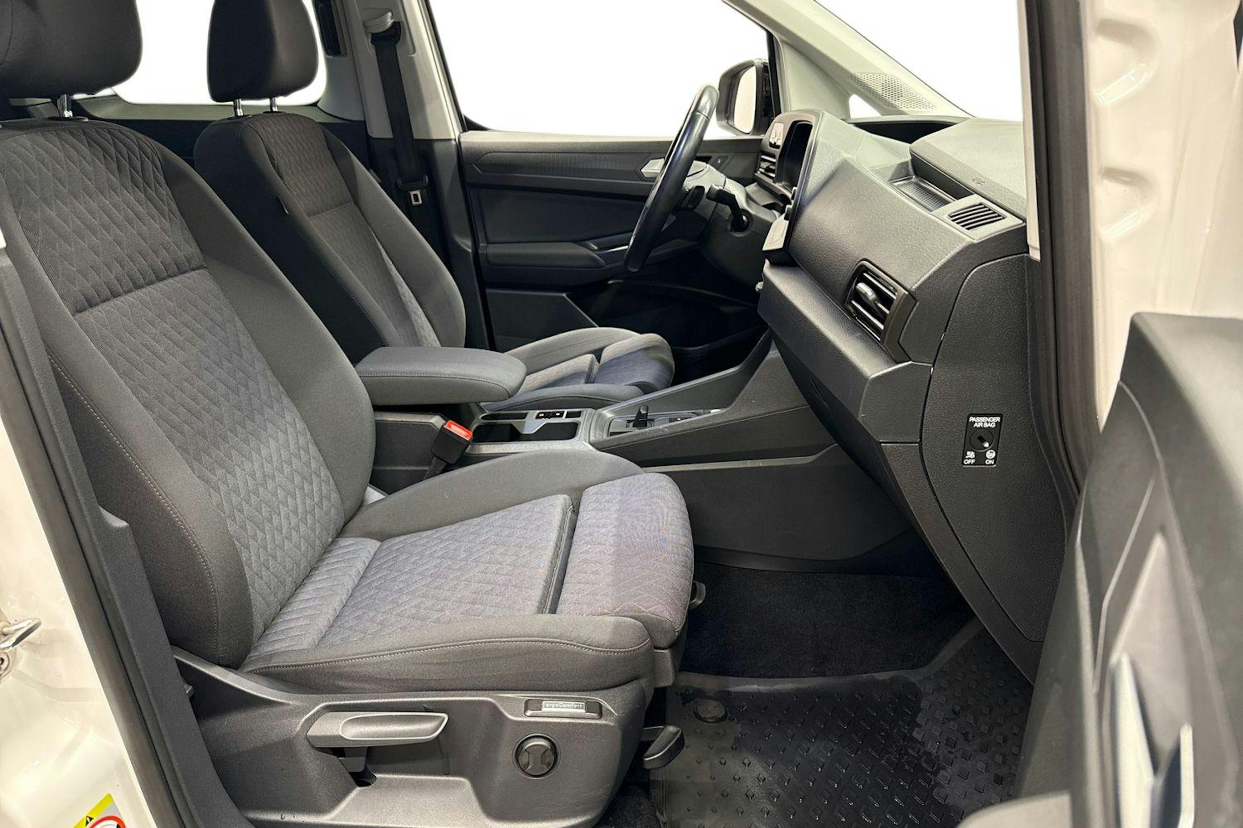 valkoinen Volkswagen Caddy 2021 kuva 11.