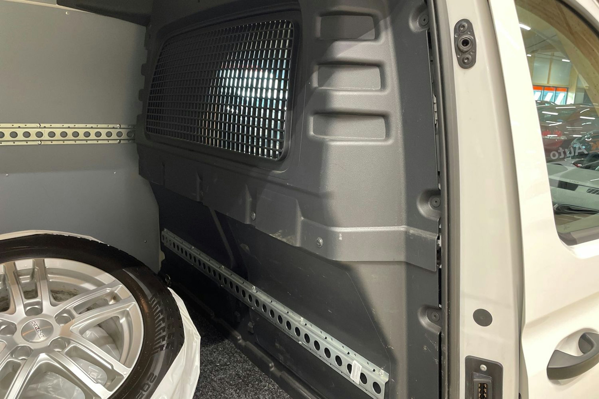 valkoinen Volkswagen Caddy 2022 kuva 17.