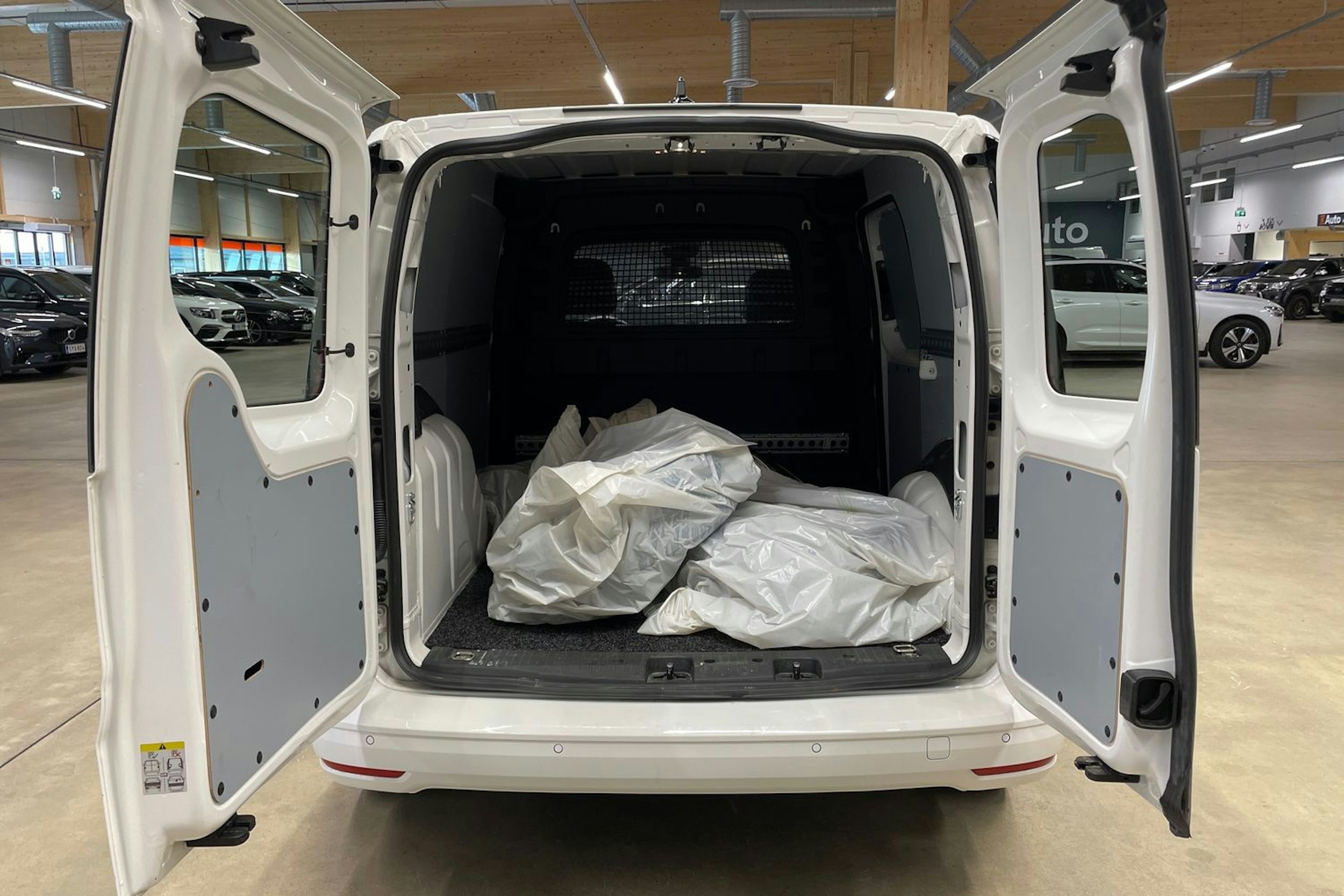 valkoinen Volkswagen Caddy 2022 kuva 18.