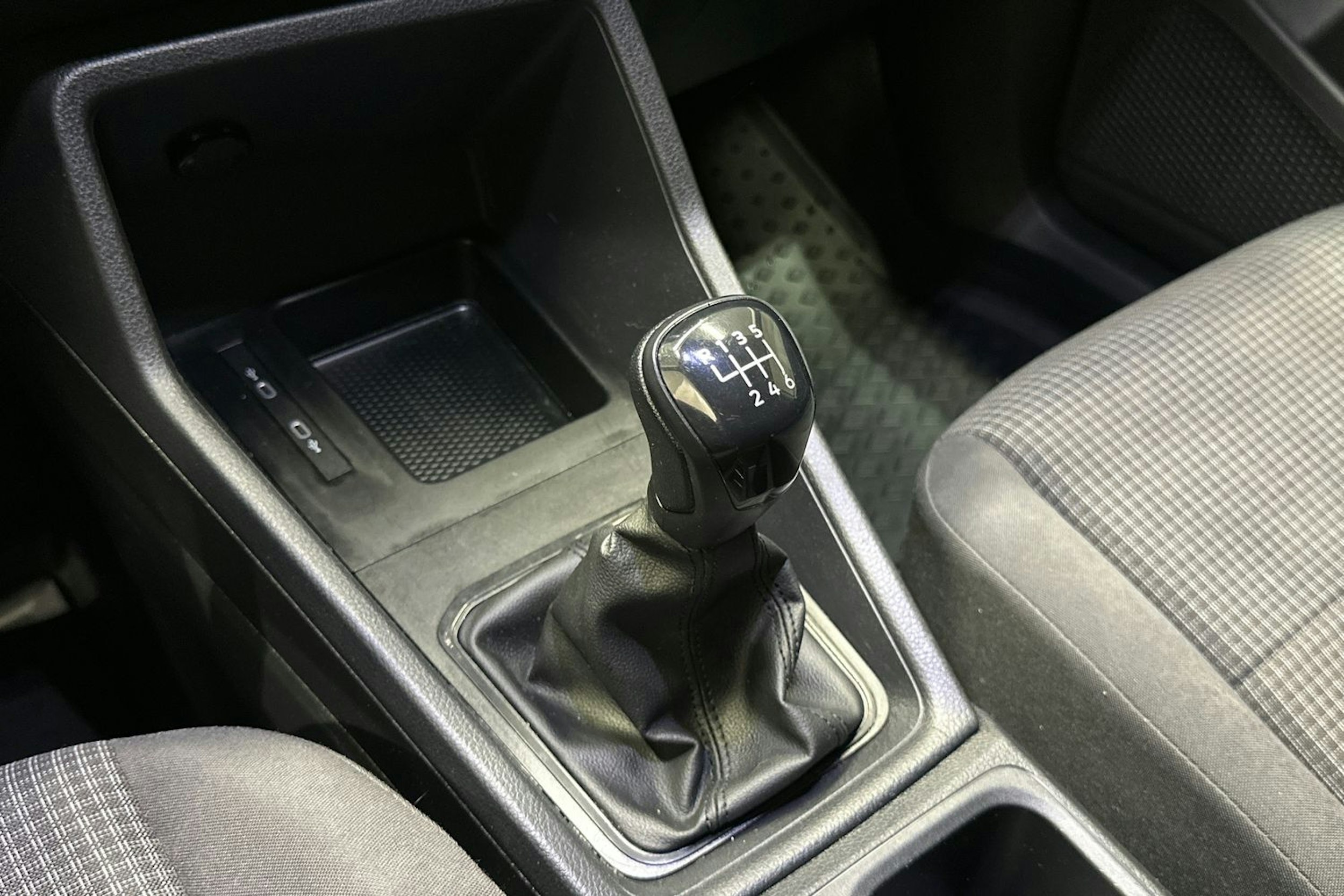valkoinen Volkswagen Caddy 2022 kuva 24.