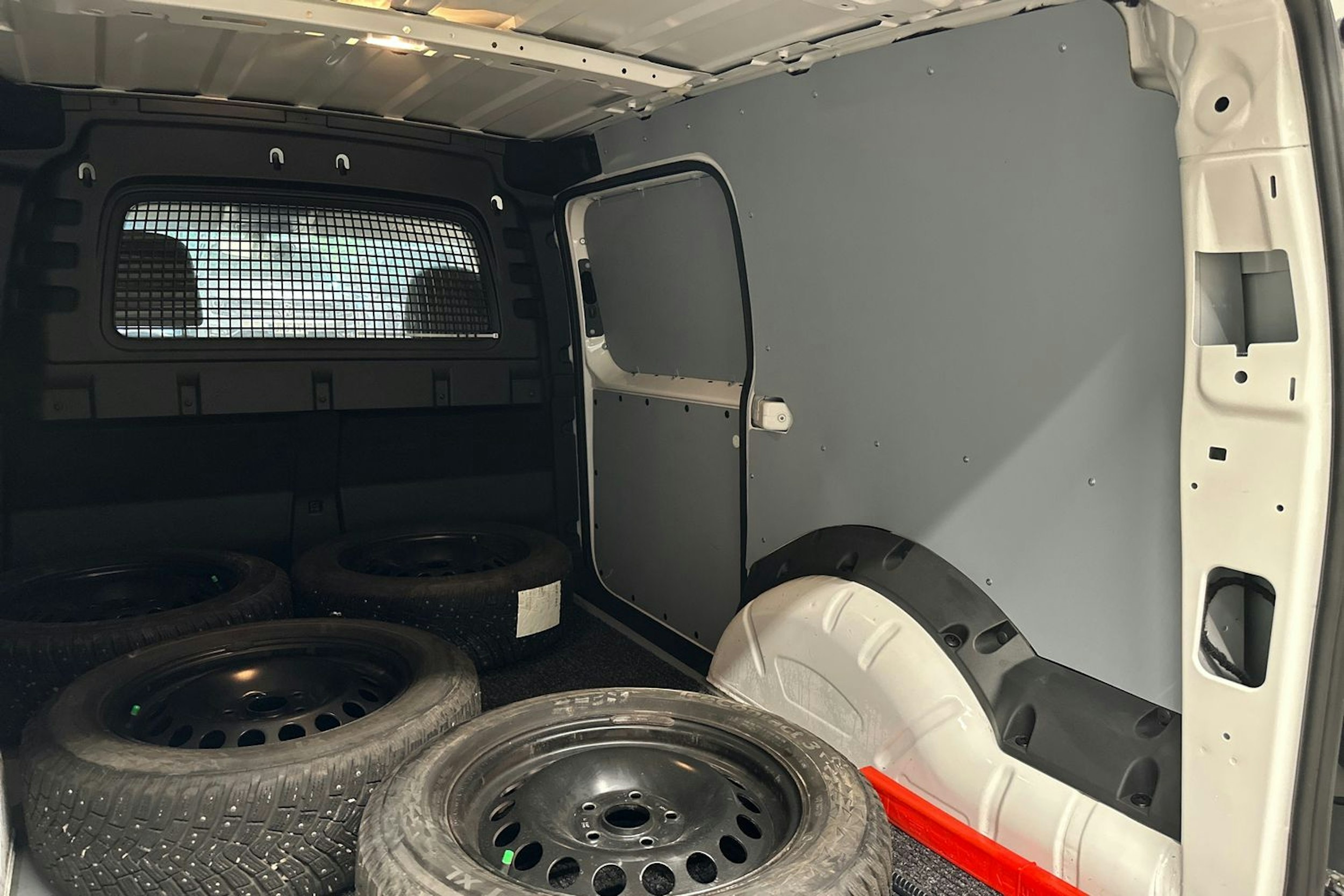 valkoinen Volkswagen Caddy 2022 kuva 31.