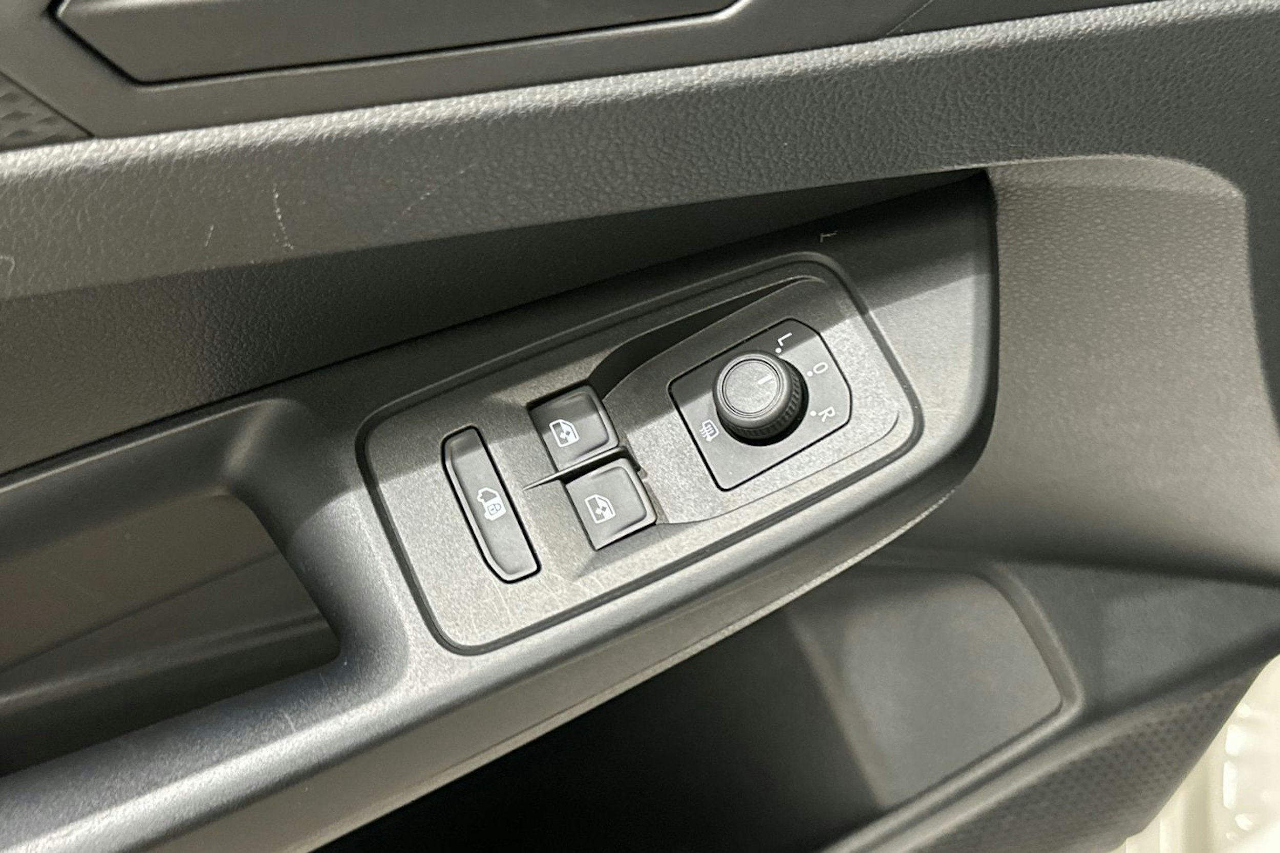 valkoinen Volkswagen Caddy 2022 kuva 13.