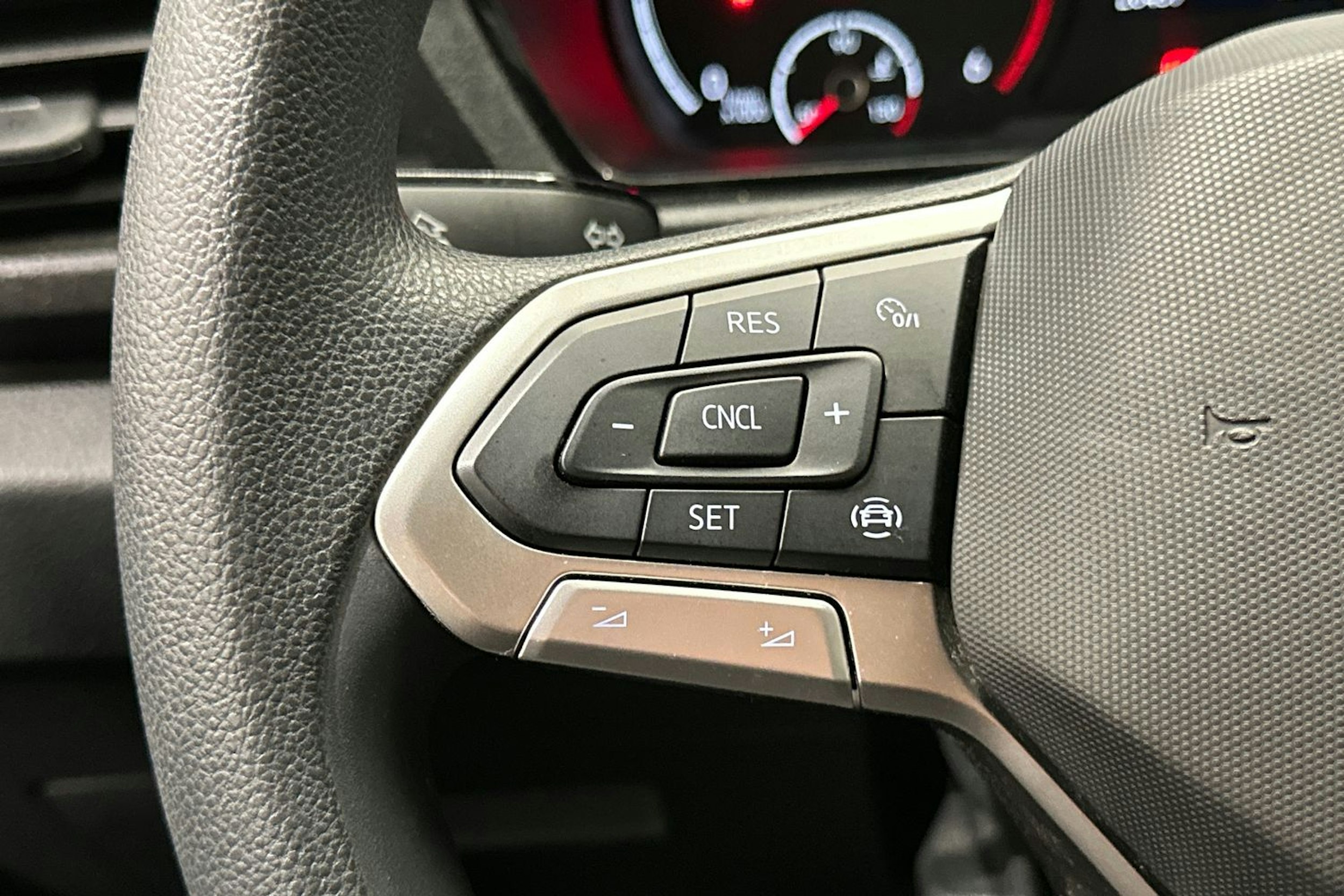 valkoinen Volkswagen Caddy 2022 kuva 16.