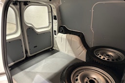 valkoinen Volkswagen Caddy 2022 kuva 26.